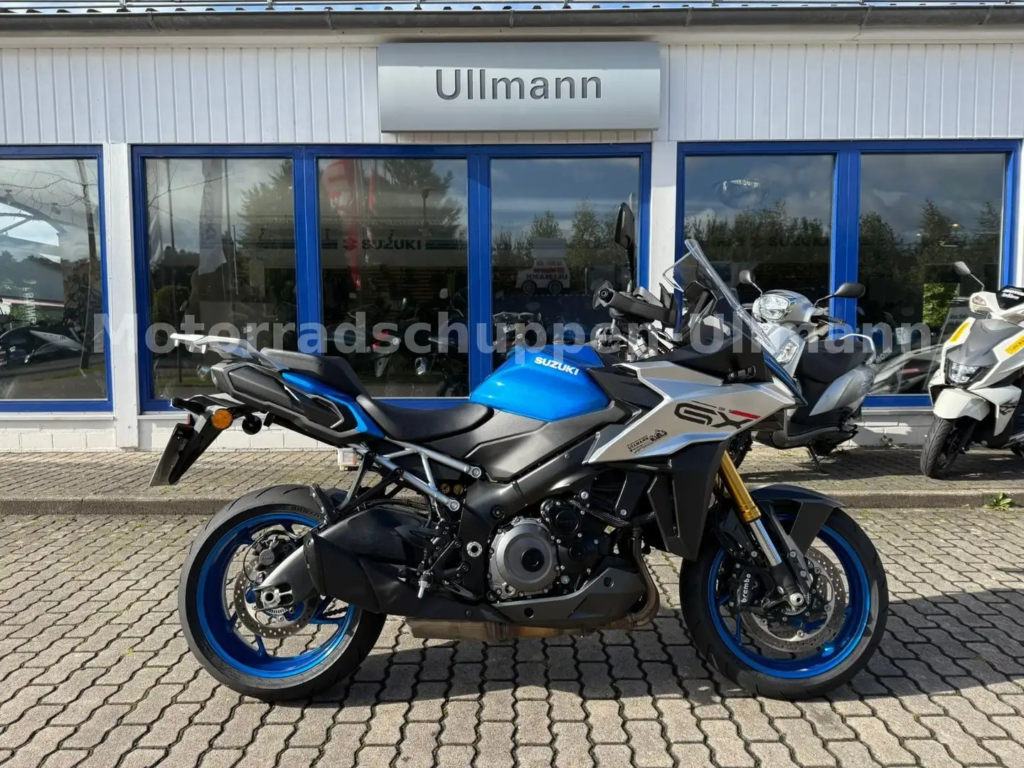 Suzuki GSX-S 1000GX Blau - 1