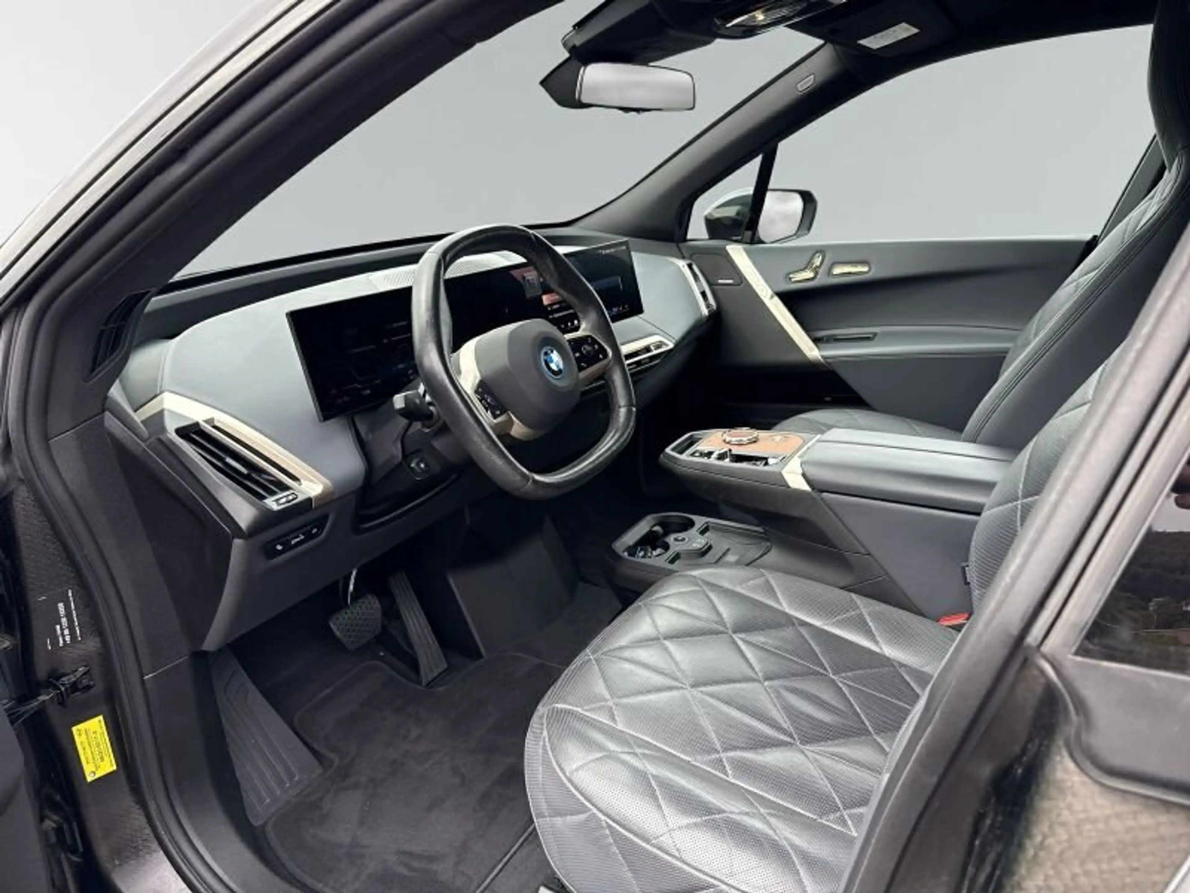 BMW iX xDrive40 Sportpaket LEDER.ACC.AHK.LASERLICHT — photo 9