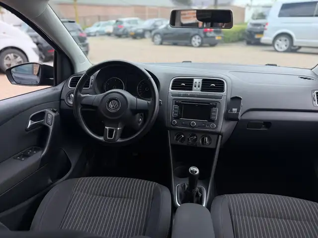 Volkswagen Polo view 3