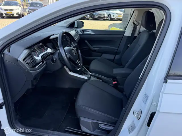 Volkswagen Polo view 4