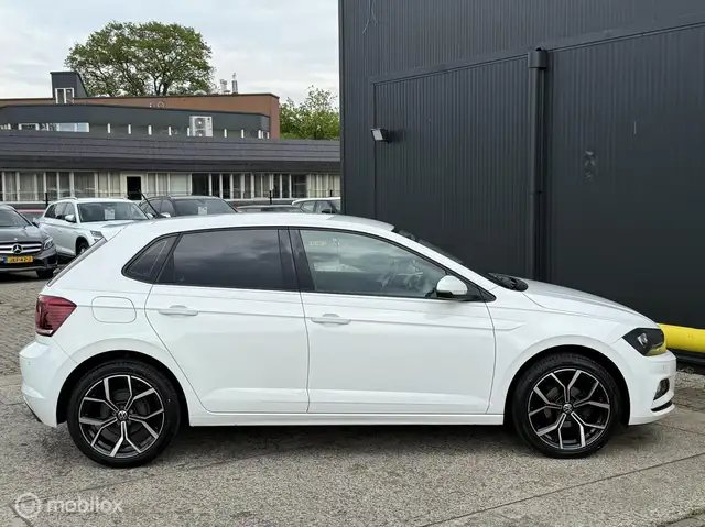 Volkswagen Polo view 9