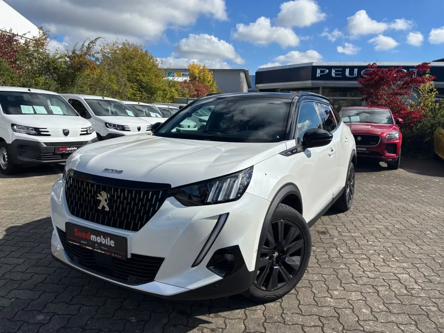 Peugeot 2008 PureTech 155 EAT8 GT Pack Weiß - 1