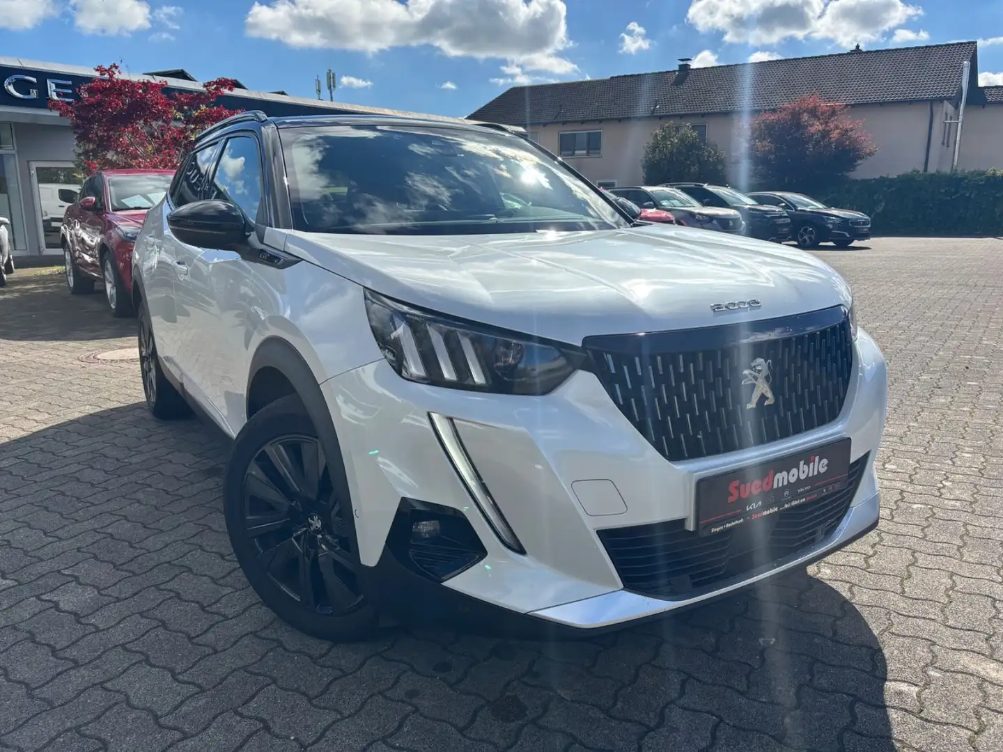 Peugeot 2008 PureTech 155 EAT8 GT Pack Weiß - 2