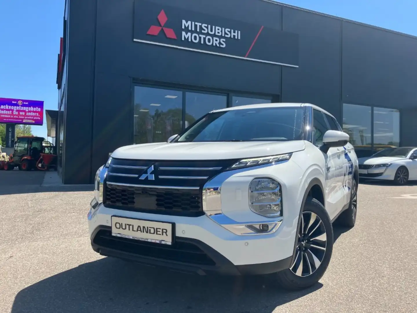 Mitsubishi Outlander PHEV 2,4 4WD Invite 220V AT 25 Weiß - 1
