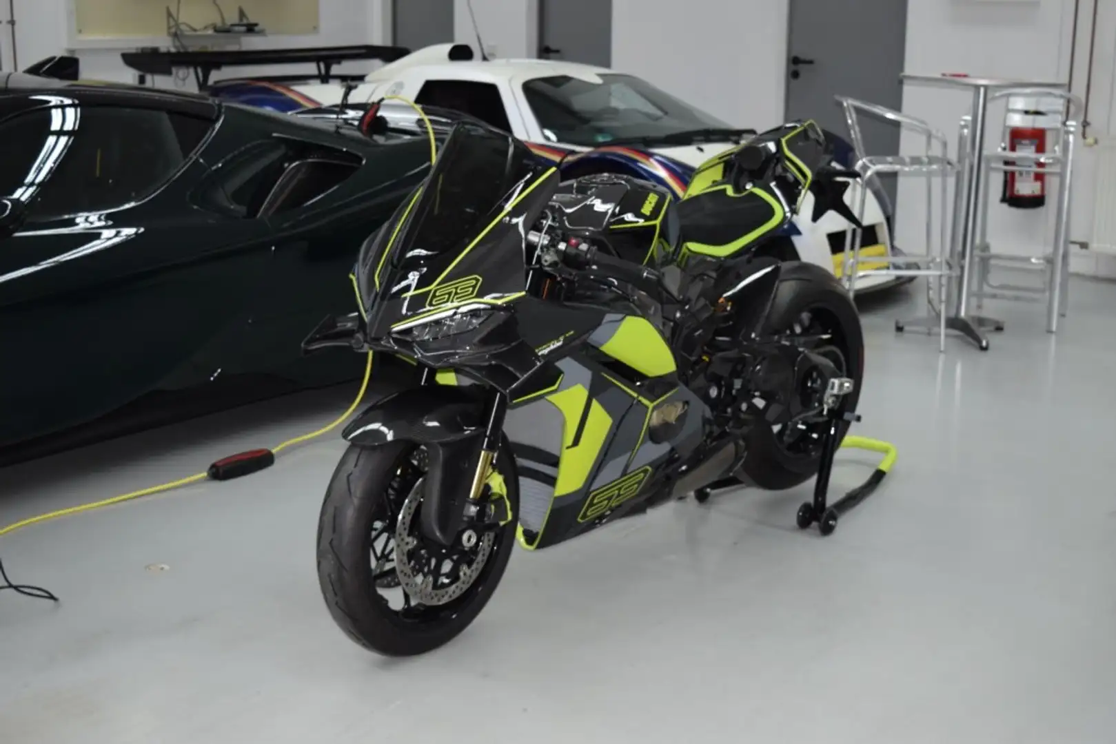 Ducati Panigale V4 Lamborghini 1of630 NEUFAHRZEUG Fekete - 1