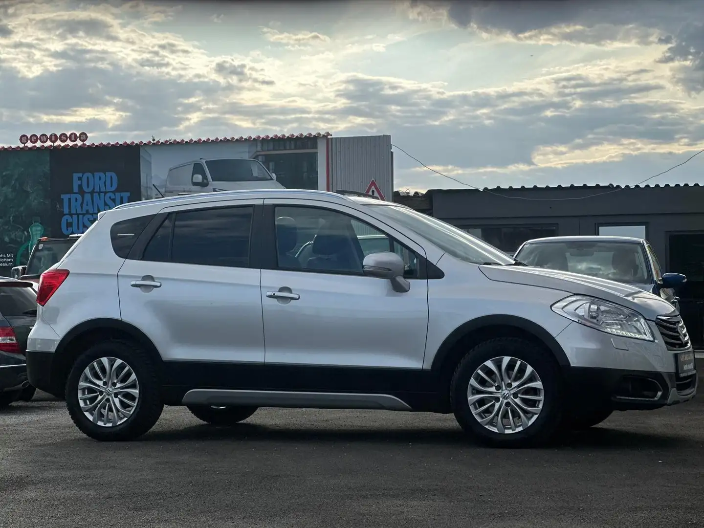 Suzuki SX4 S-Cross 1.6DDiS Comfort 4x4 *Panorama*Leder*R-Kamera*Navi* Grau - 1
