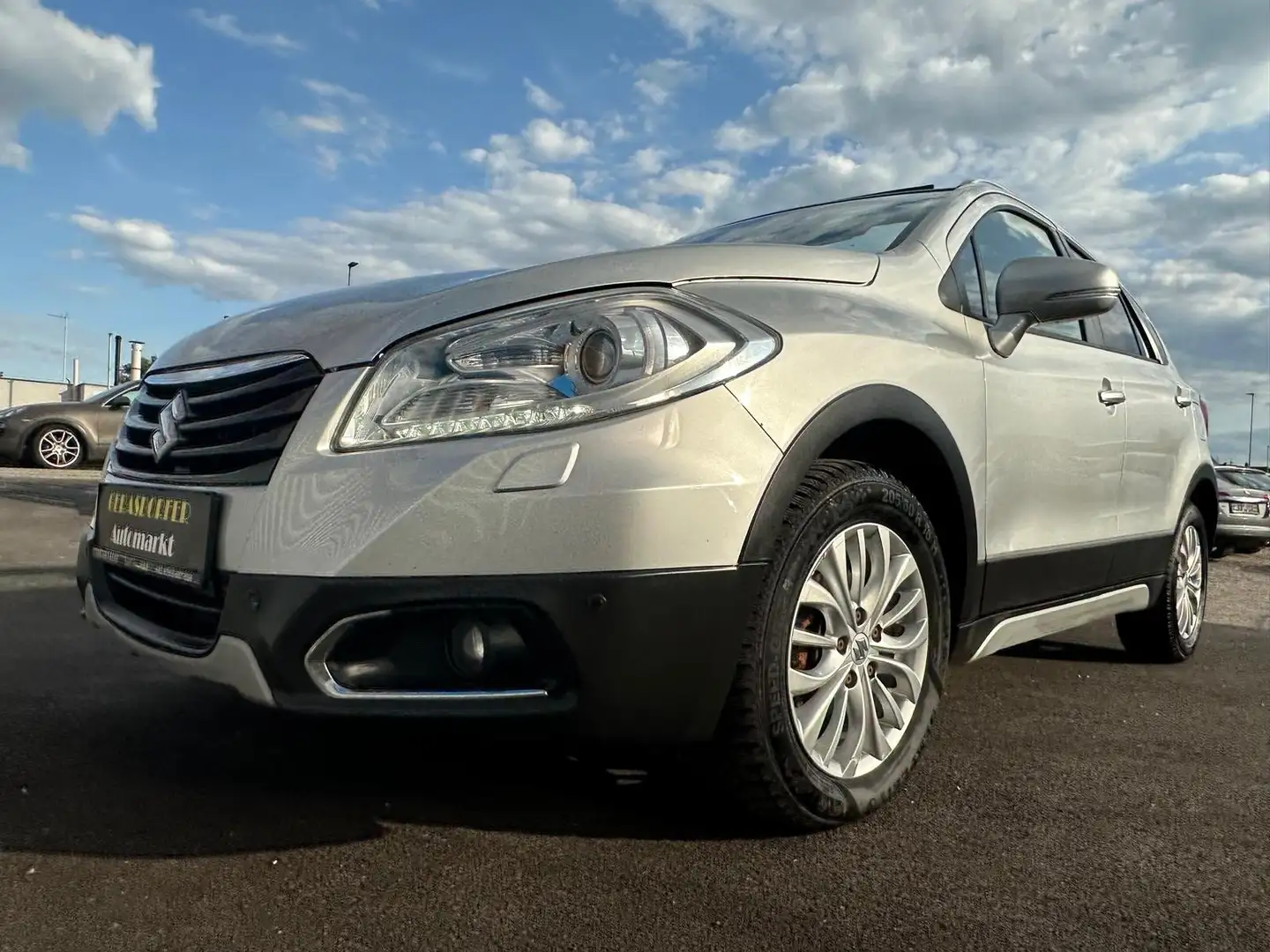 Suzuki SX4 S-Cross 1.6DDiS Comfort 4x4 *Panorama*Leder*R-Kamera*Navi* Grau - 2