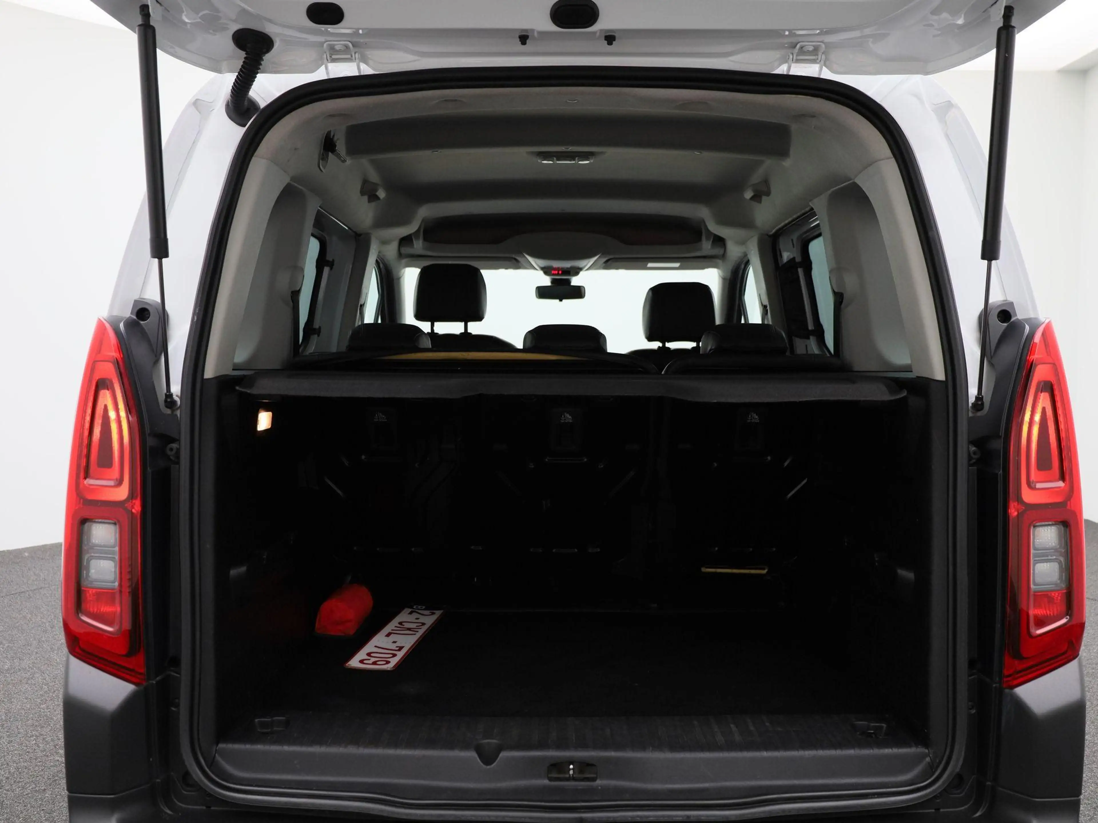 Opel Combo Life 1.5 Turbo D 100 MT6 Edition — photo 14