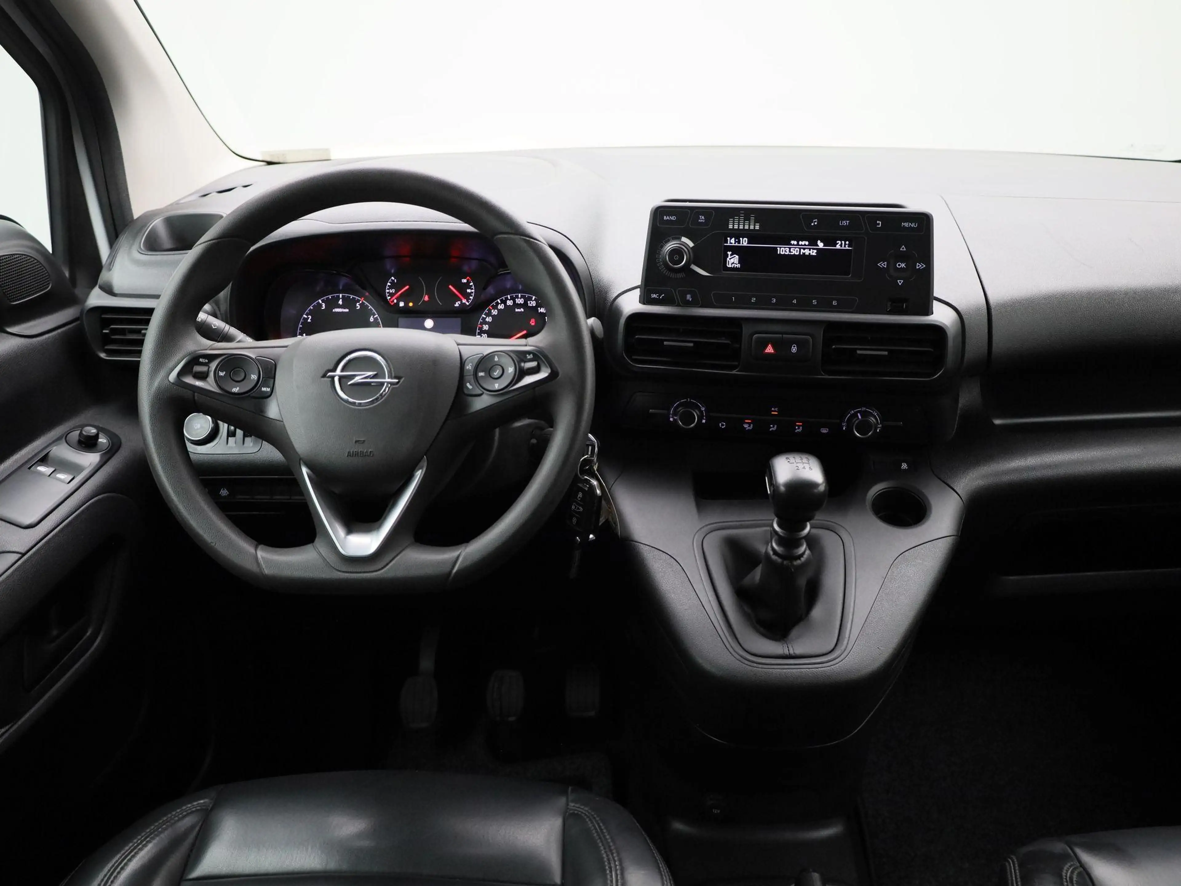 Opel Combo Life 1.5 Turbo D 100 MT6 Edition — photo 7