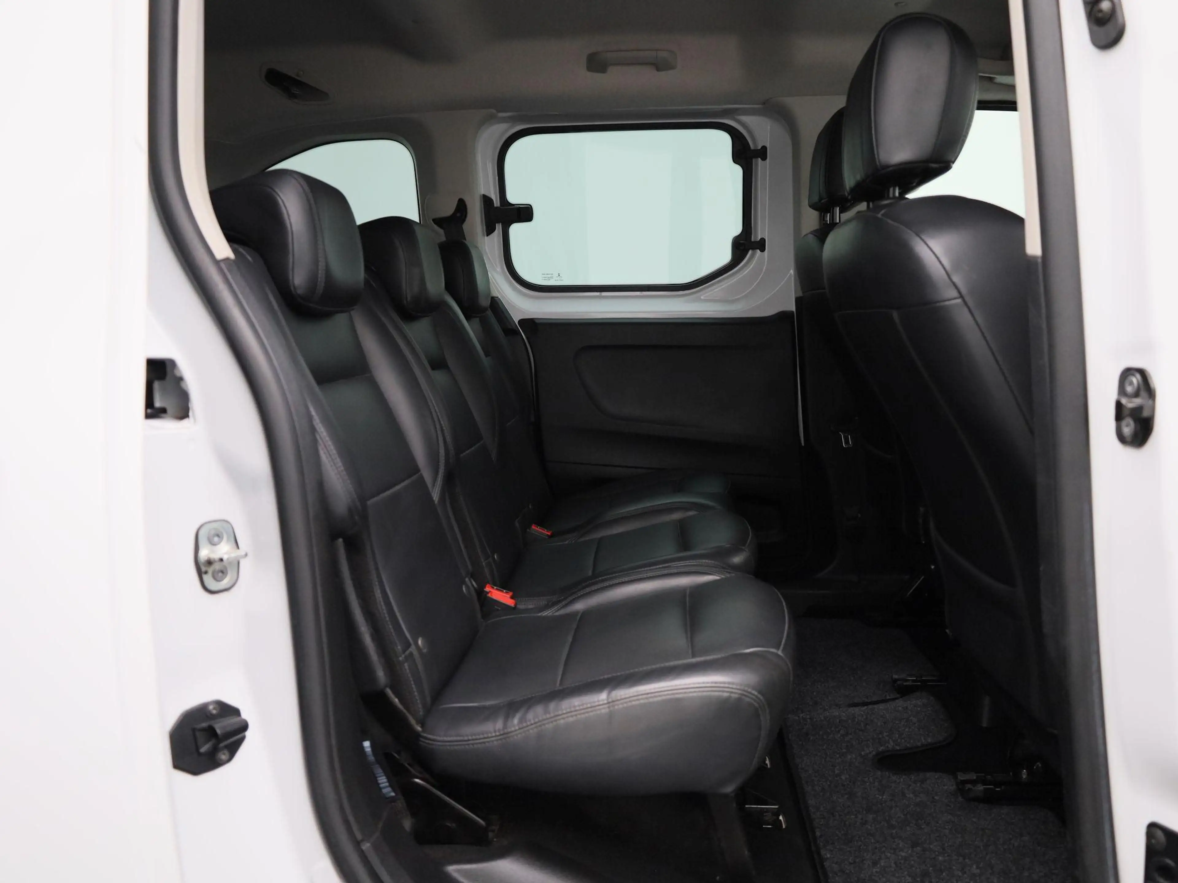 Opel Combo Life 1.5 Turbo D 100 MT6 Edition — photo 11