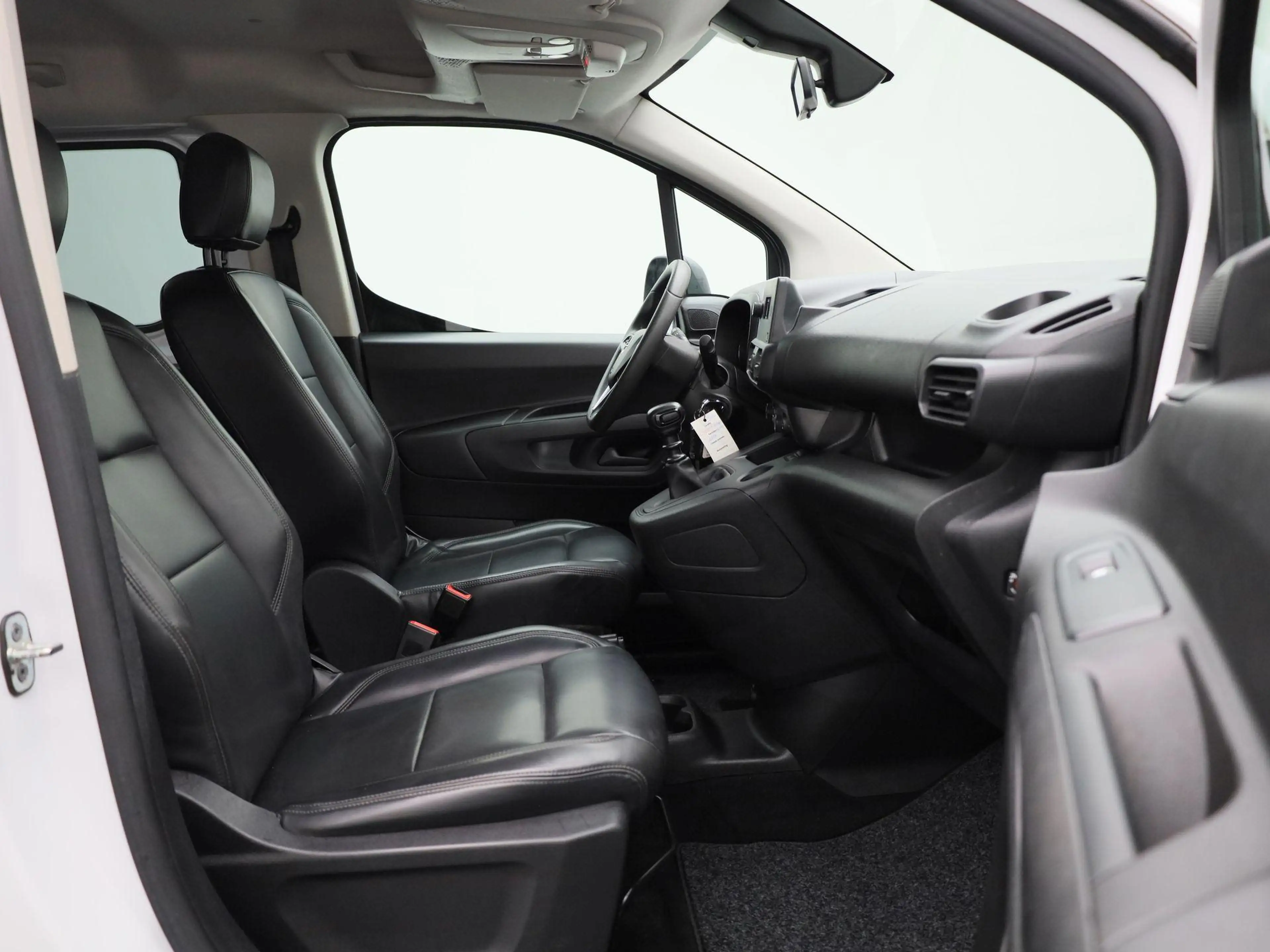 Opel Combo Life 1.5 Turbo D 100 MT6 Edition — photo 10