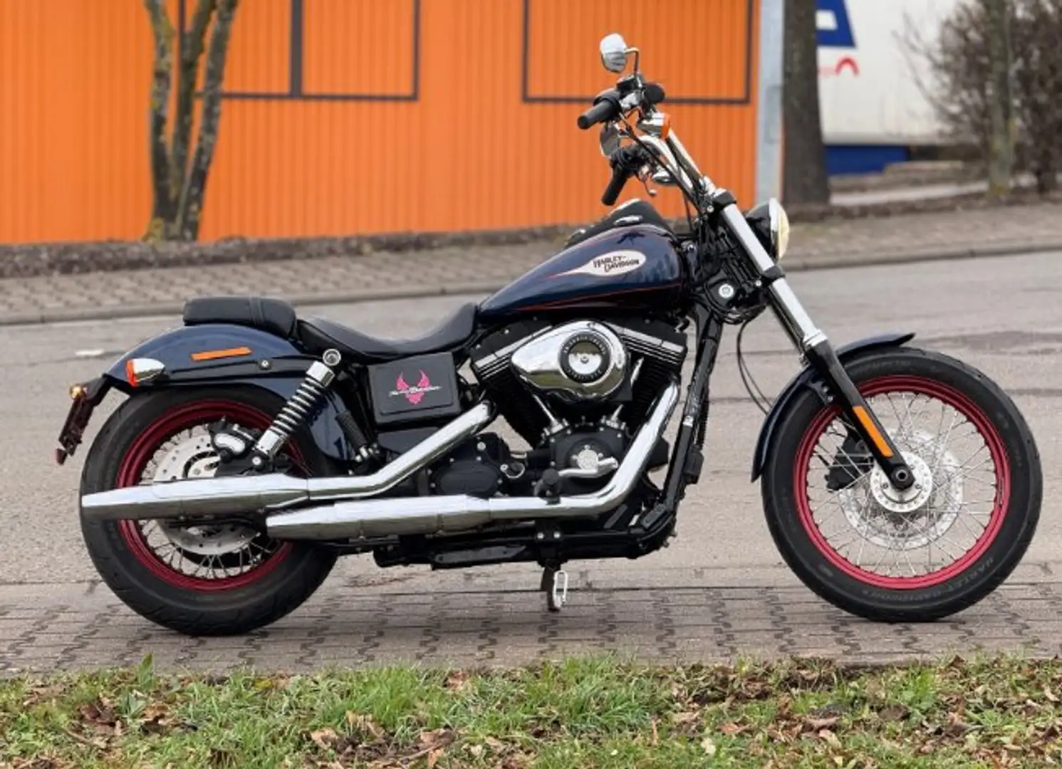Harley-Davidson Dyna Street Bob Special Edition Schwarz - 1