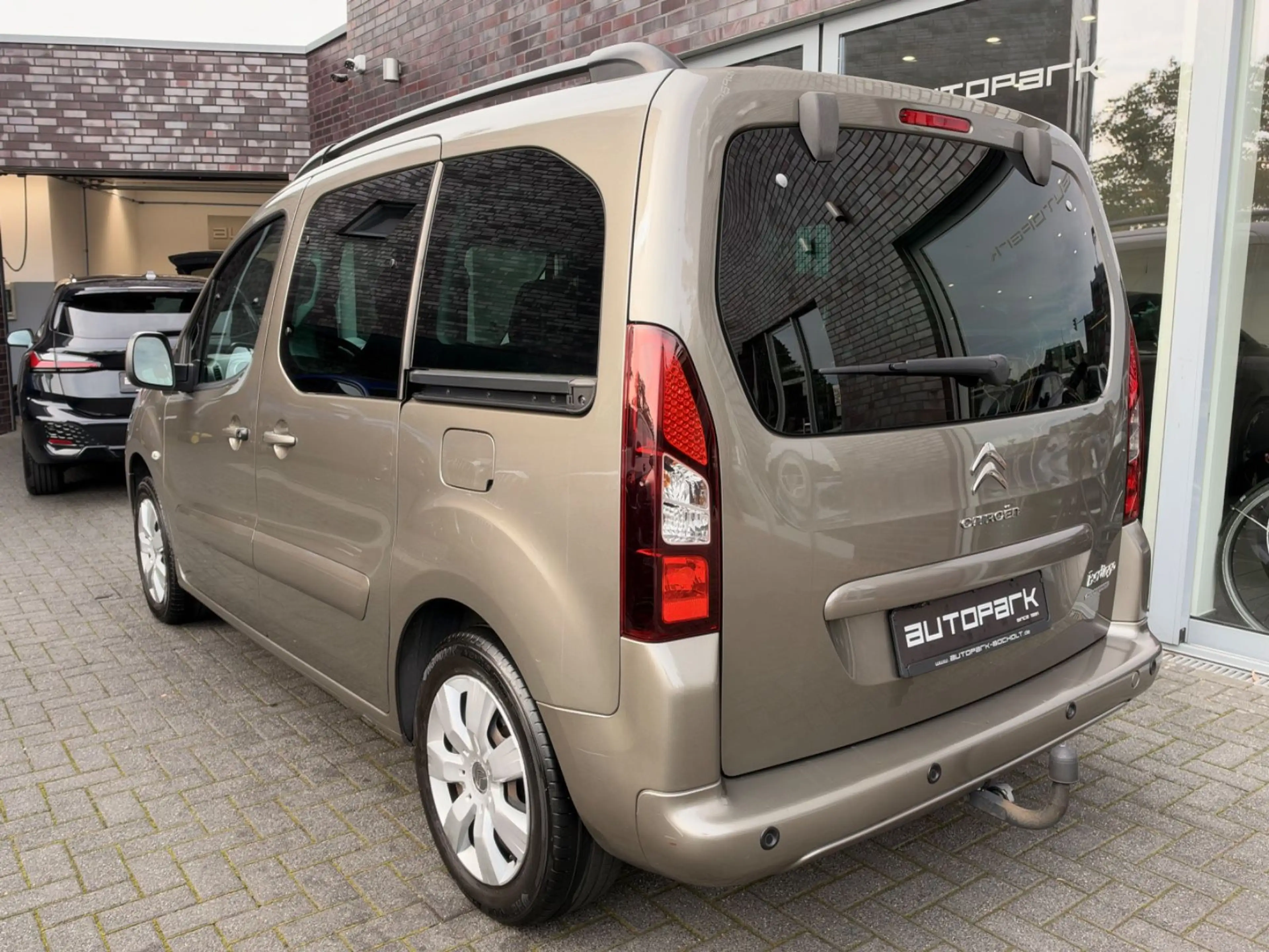 Citroen Berlingo 1.2 Kombi Shine Navi AHK — photo 9