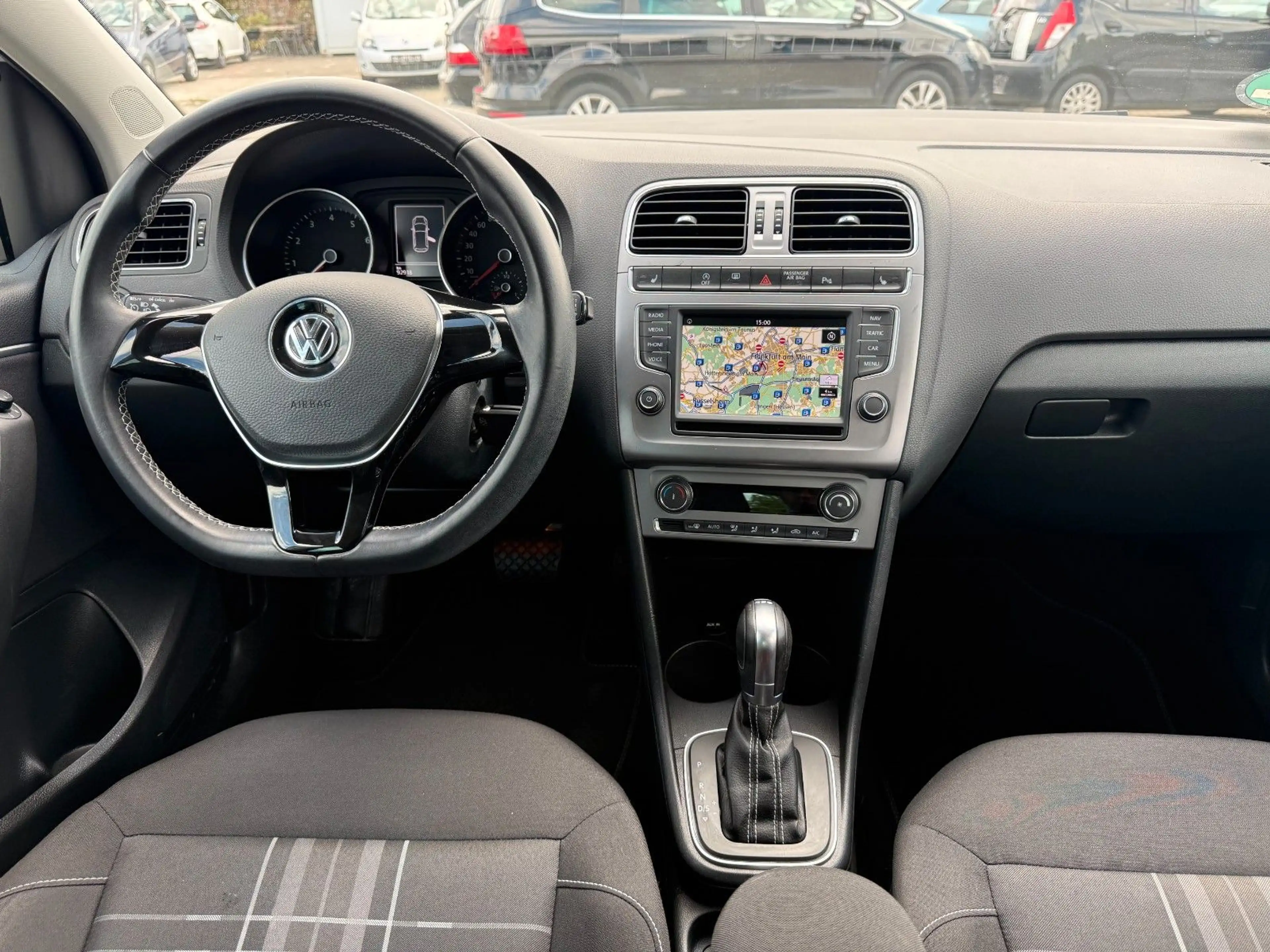 Volkswagen Polo POLO V LOUNGE / AUTOMATIK / 1 HAND / PDC / — photo 13