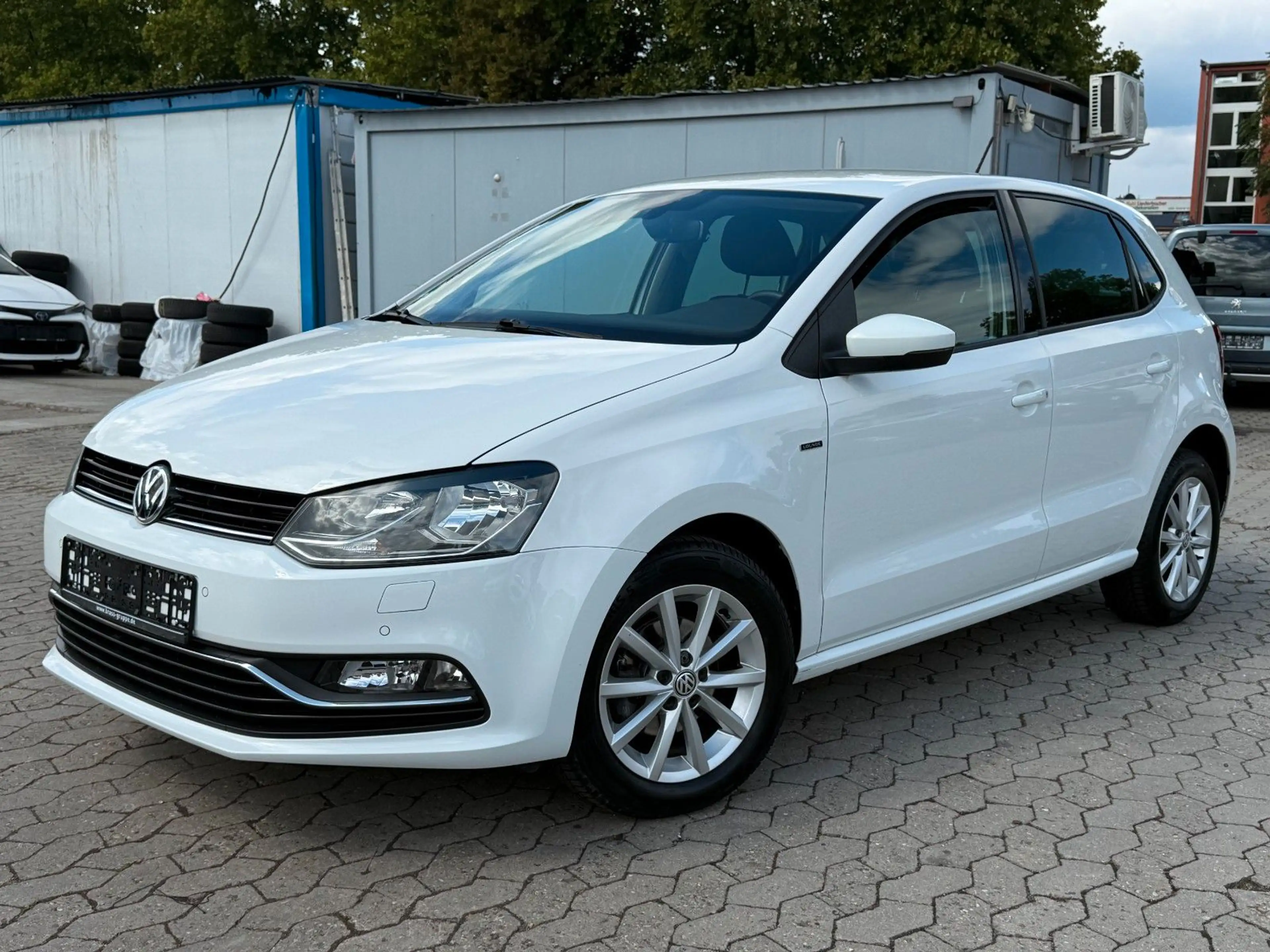 Volkswagen Polo POLO V LOUNGE / AUTOMATIK / 1 HAND / PDC / — photo 2
