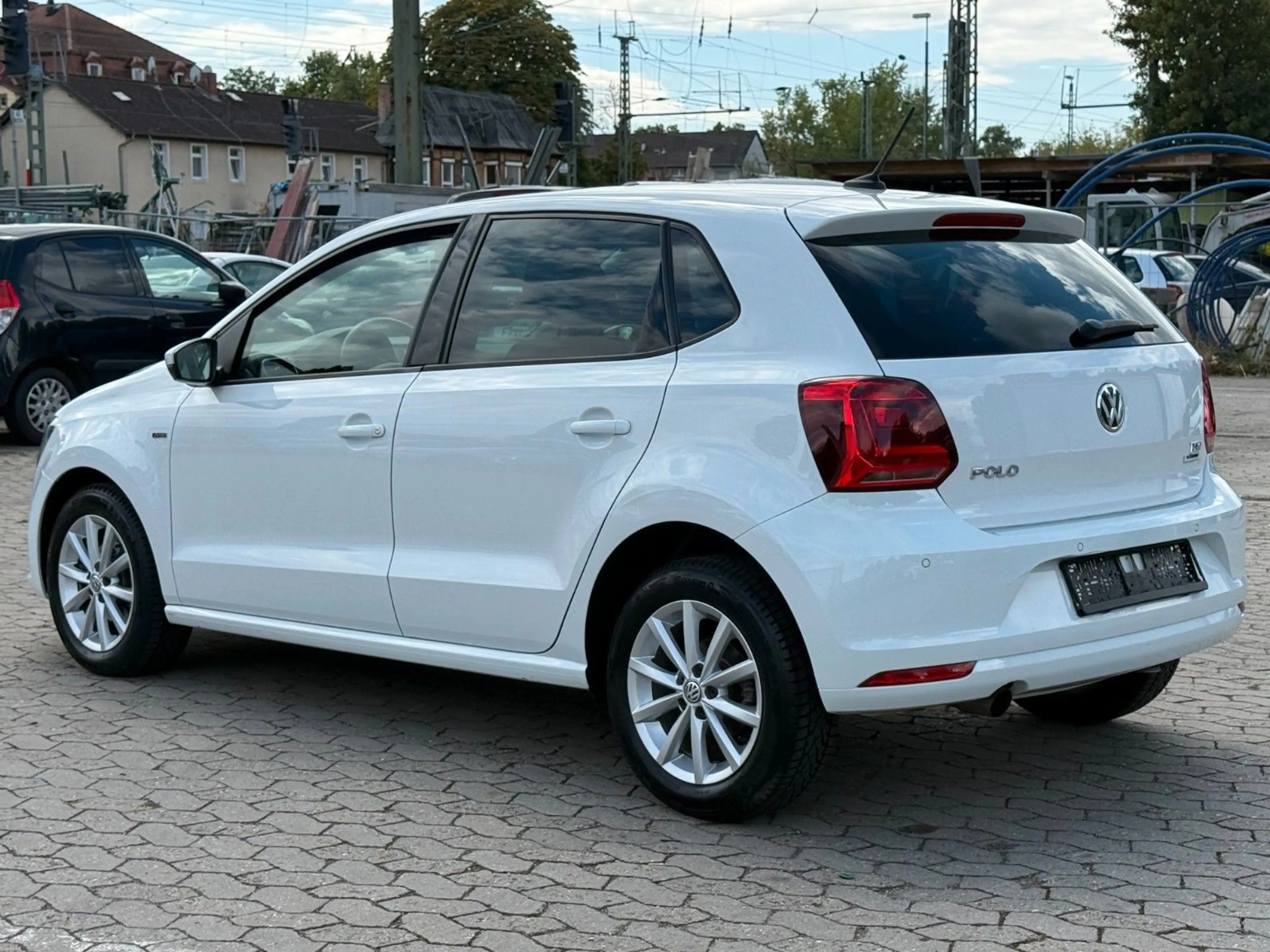 Volkswagen Polo POLO V LOUNGE / AUTOMATIK / 1 HAND / PDC / — photo 3