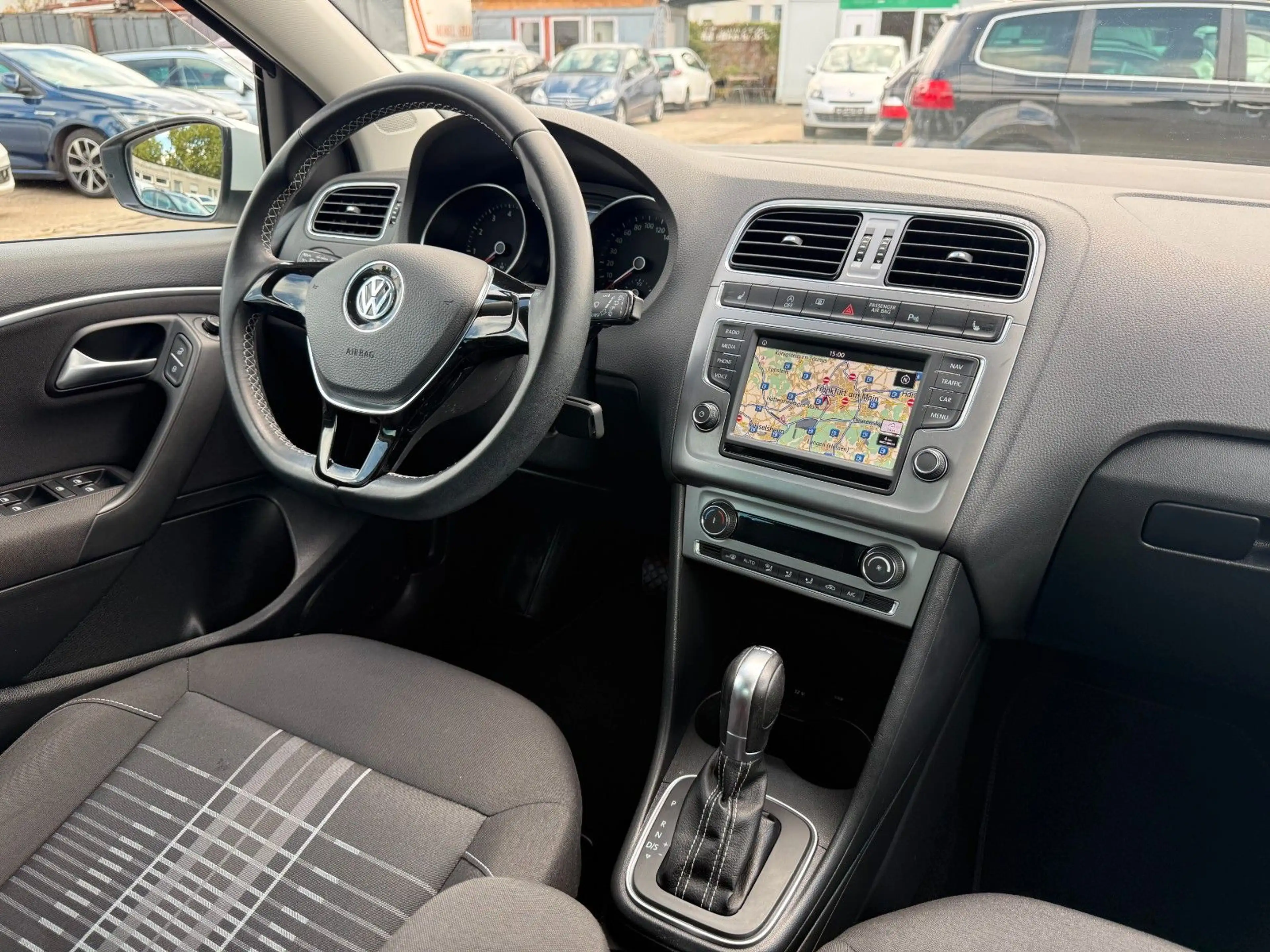 Volkswagen Polo POLO V LOUNGE / AUTOMATIK / 1 HAND / PDC / — photo 10