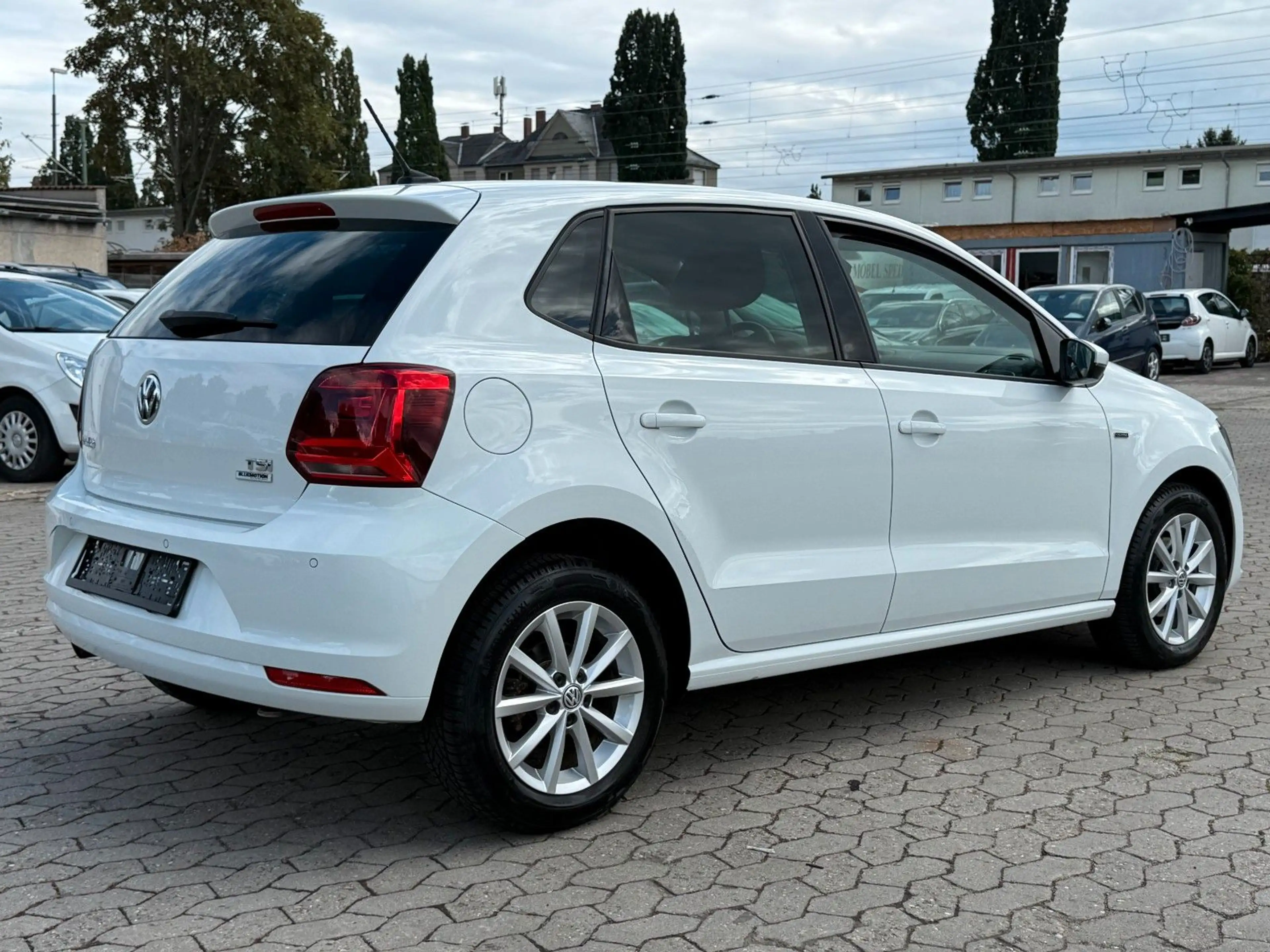 Volkswagen Polo POLO V LOUNGE / AUTOMATIK / 1 HAND / PDC / — photo 4
