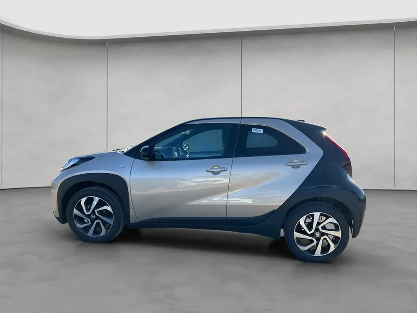 Toyota Aygo X X S-CVT Teamplayer Beige - 2