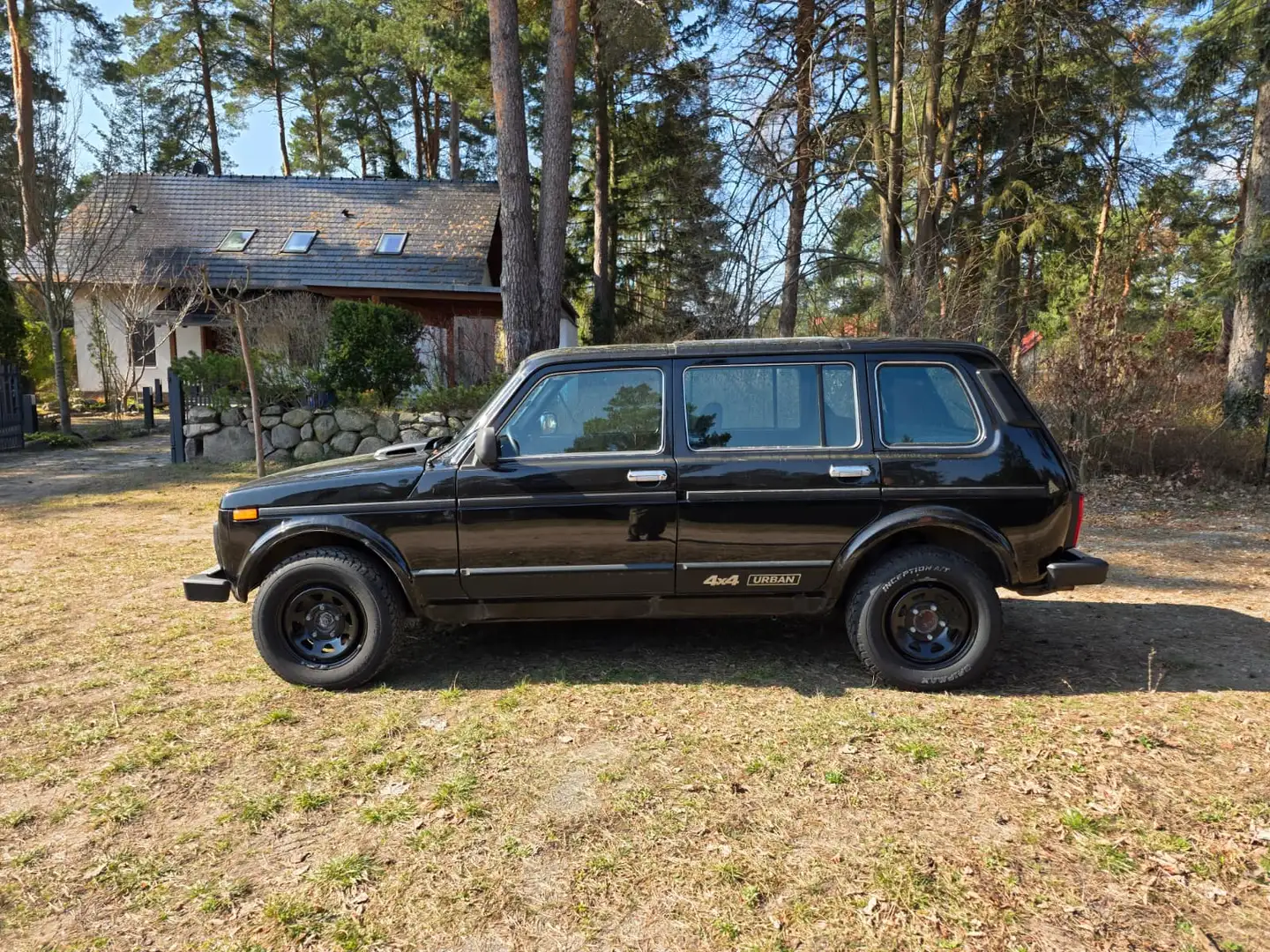 Lada Niva Urban Schwarz - 2