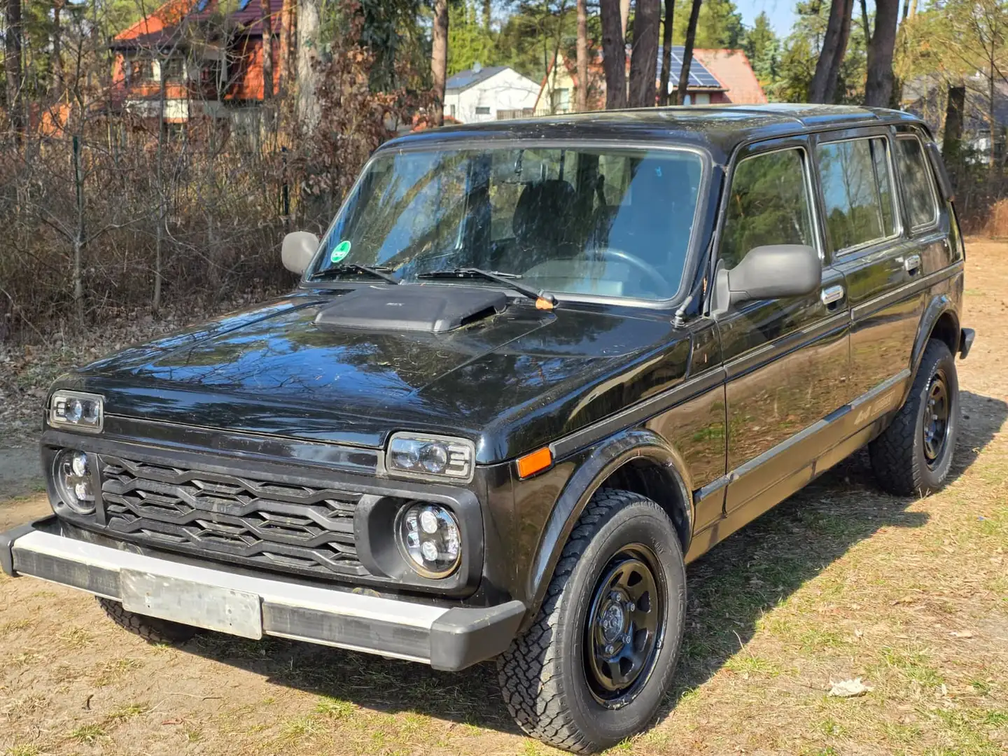 Lada Niva Urban Schwarz - 1