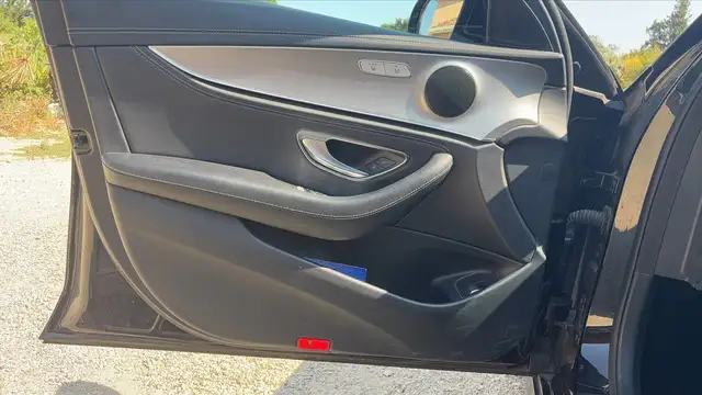 Mercedes-Benz E-Class view 7