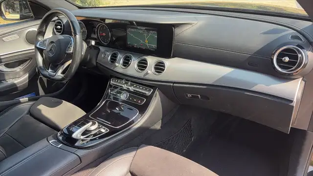 Mercedes-Benz E-Class view 10
