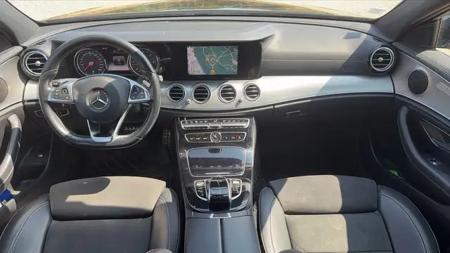 Mercedes-Benz E-Class view 11