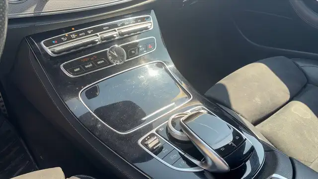 Mercedes-Benz E-Class view 13