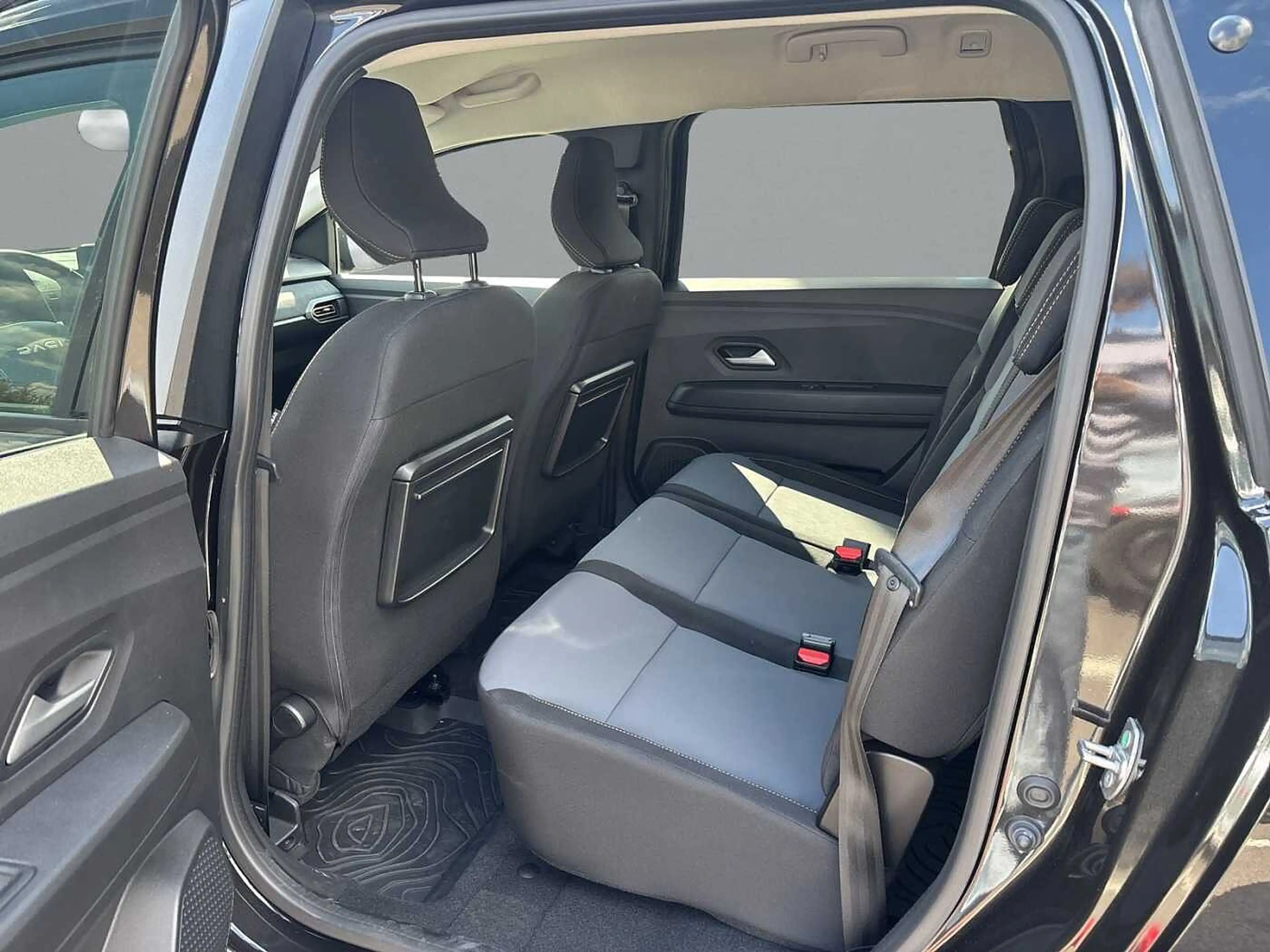 Dacia Jogger Hybrid140 Extreme 7-Sitzer Navi PDC vo+hi+Kamera S — photo 12