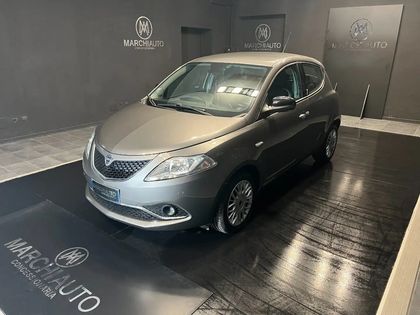 Lancia Ypsilon 1.2 69 CV 5 porte Gold Grigio - 1