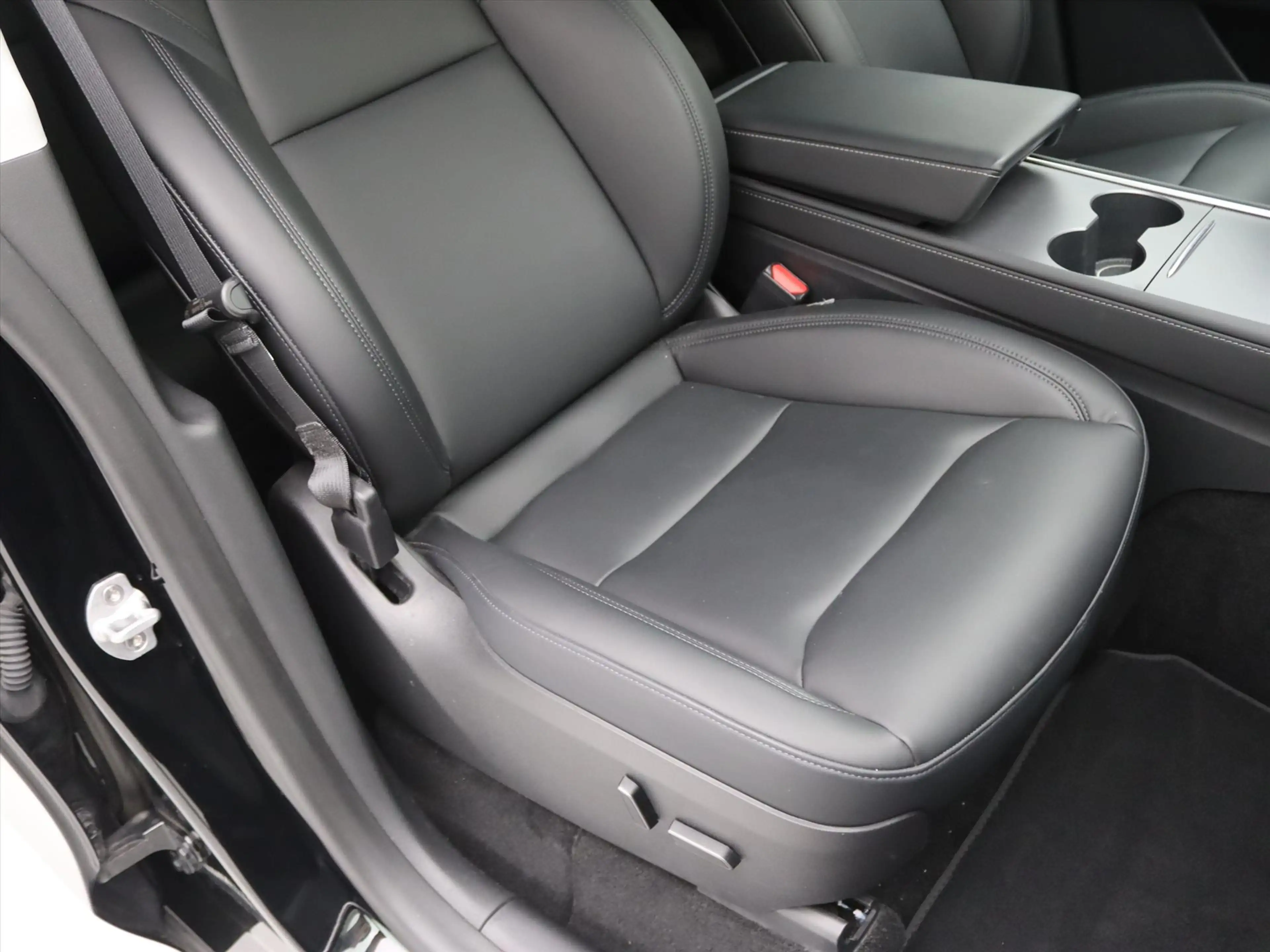 Tesla Model Y Long Range AWD 75kWh 351pk [ AMD RYZEN+ENHANCED AU — photo 15