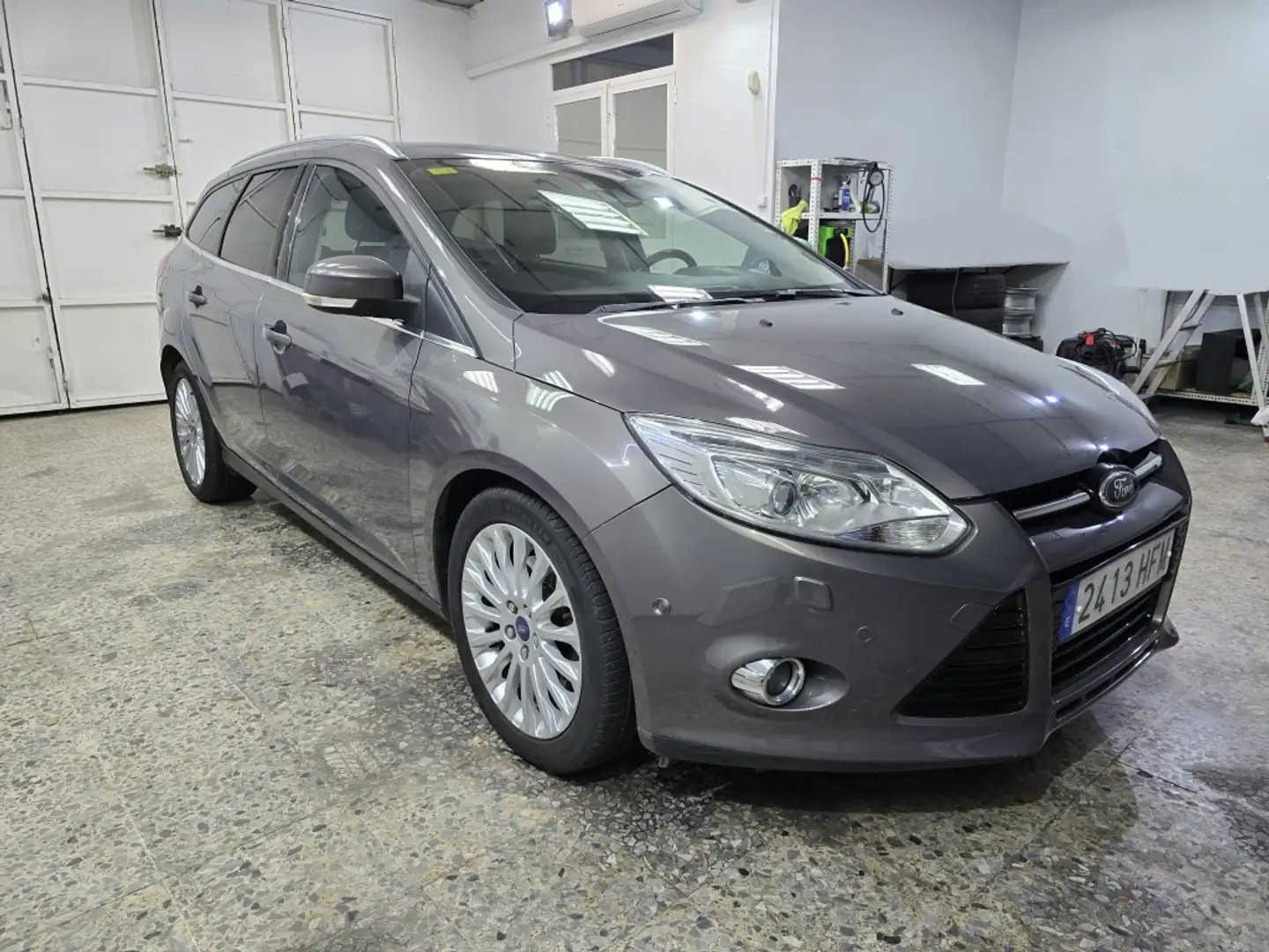 Ford Focus Sb.1.6TDCi Titanium 115 Gris - 2