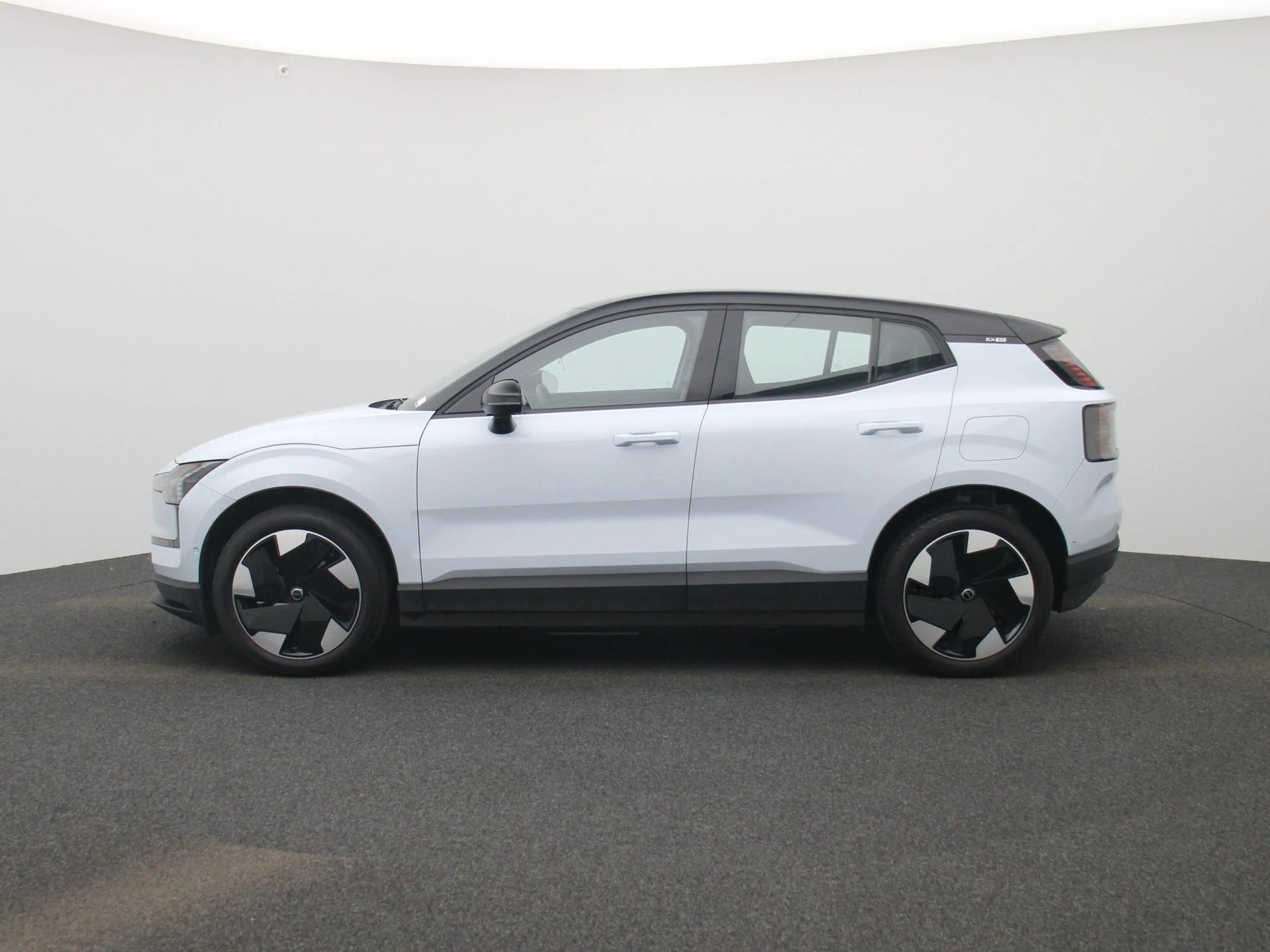 Volvo EX30 Single Motor Extended Range Ultra — photo 4