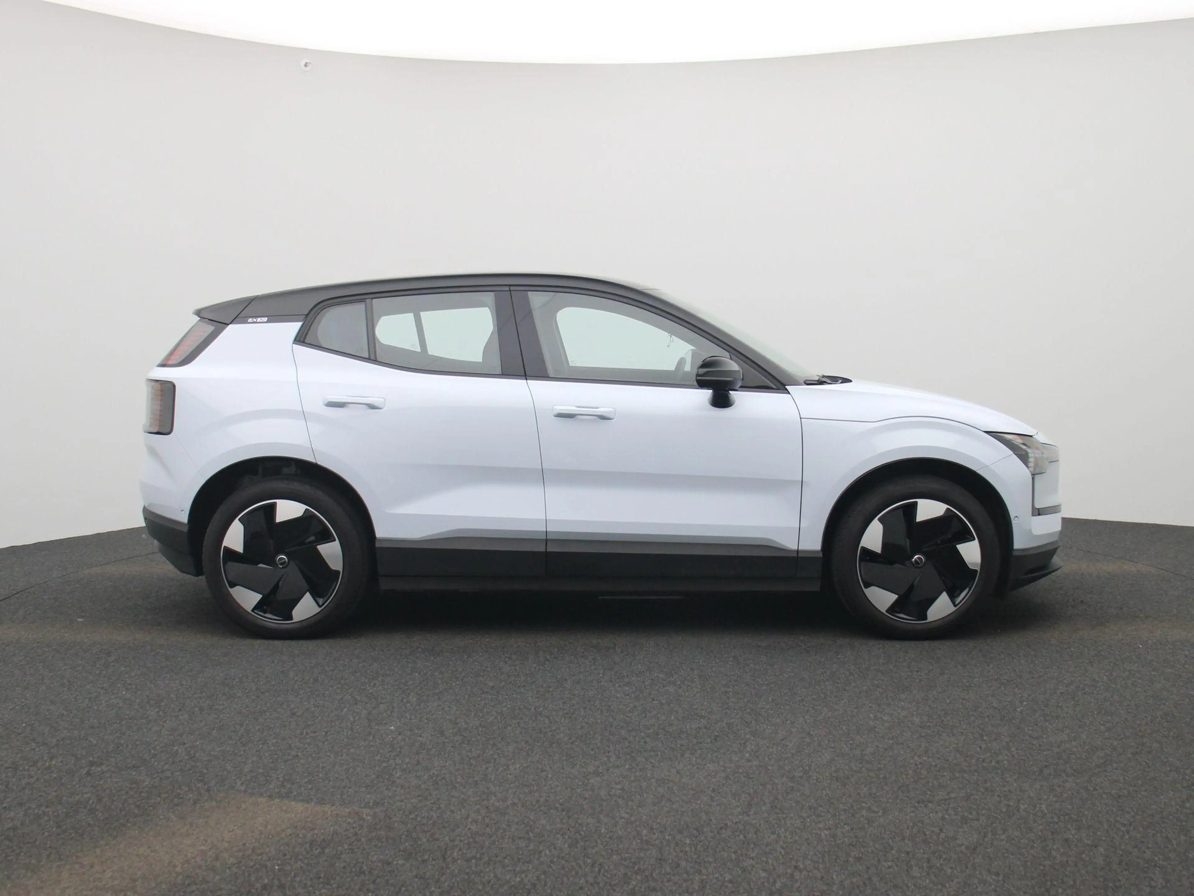 Volvo EX30 Single Motor Extended Range Ultra — photo 6