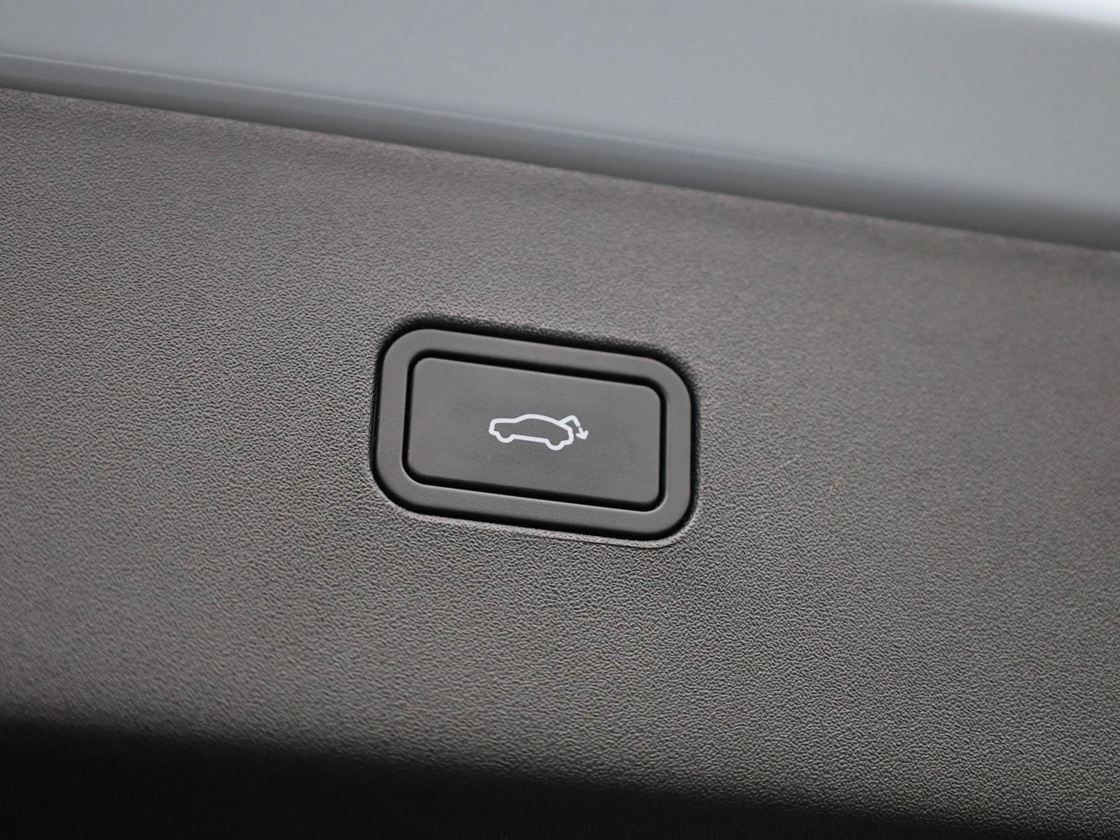 Volvo EX30 Single Motor Extended Range Ultra — photo 13