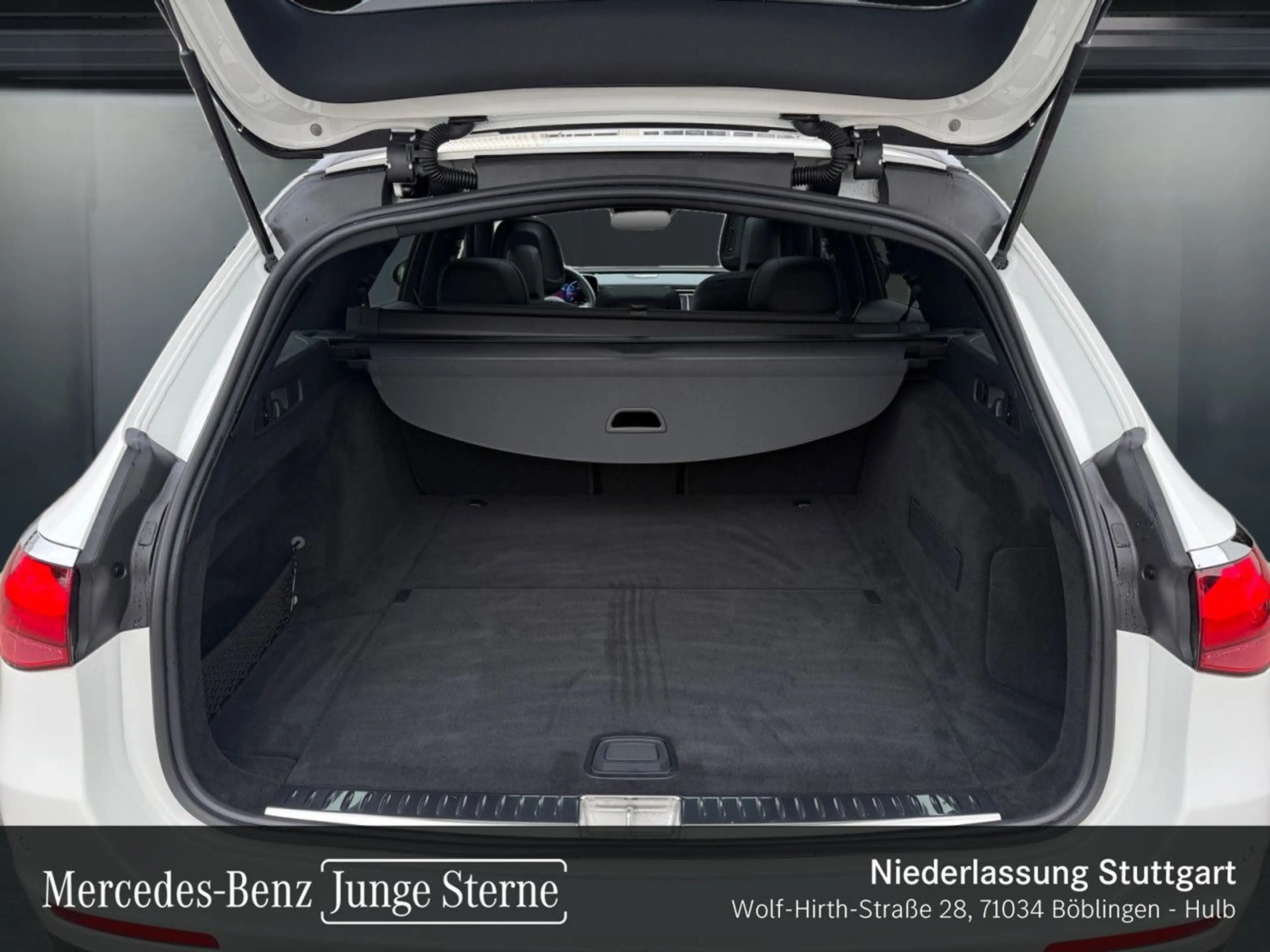 Mercedes-Benz E 220 d T 4M Edition AMG-Line Fahrass 360° Stdhzg — photo 6