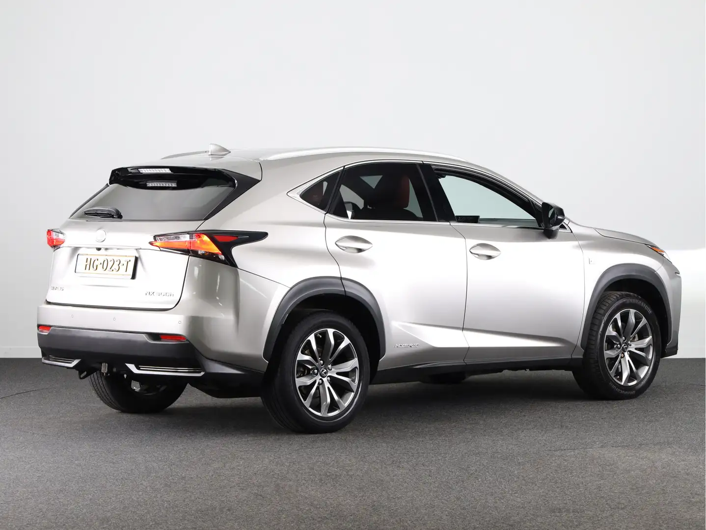 Lexus NX 300h AWD F Sport Line | Lederen Bekleding | Stoelverwar Šedá - 2