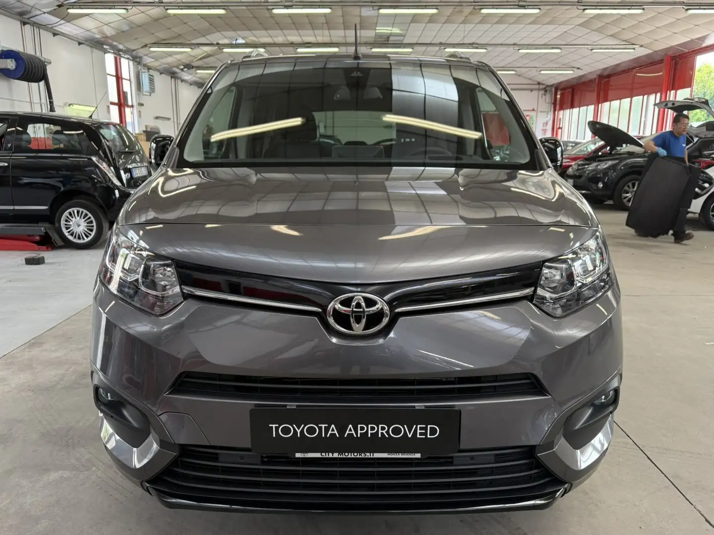 Toyota Proace verso electric L1 50kWh D Luxury Grigio - 2