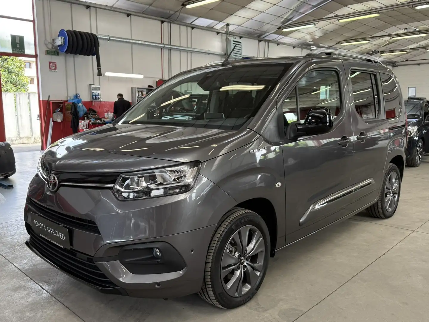 Toyota Proace verso electric L1 50kWh D Luxury Grigio - 1