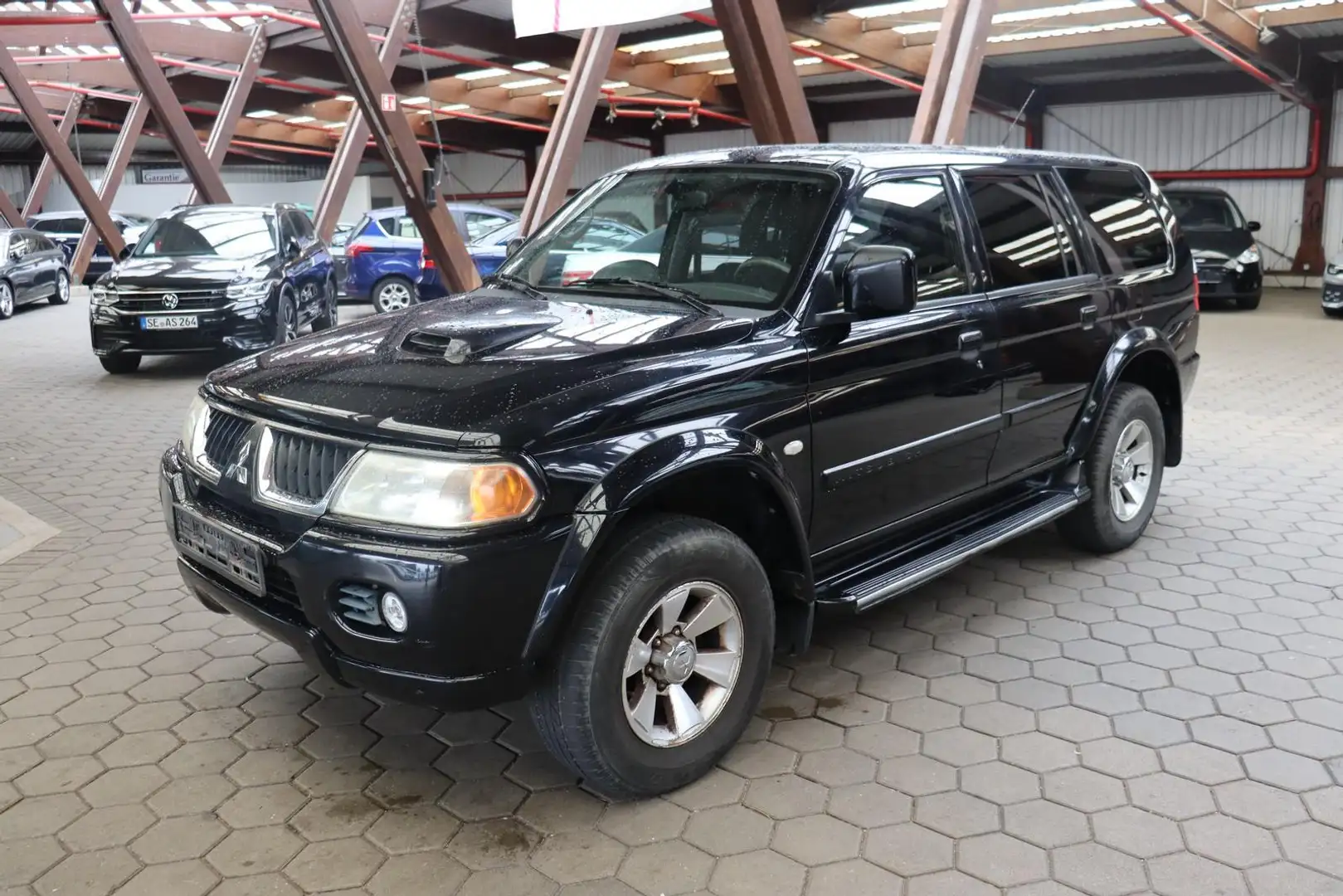 Mitsubishi Pajero Sport 2.5 TD Instyle KLIMAAUT*AHK*TÜV NEU Noir - 1