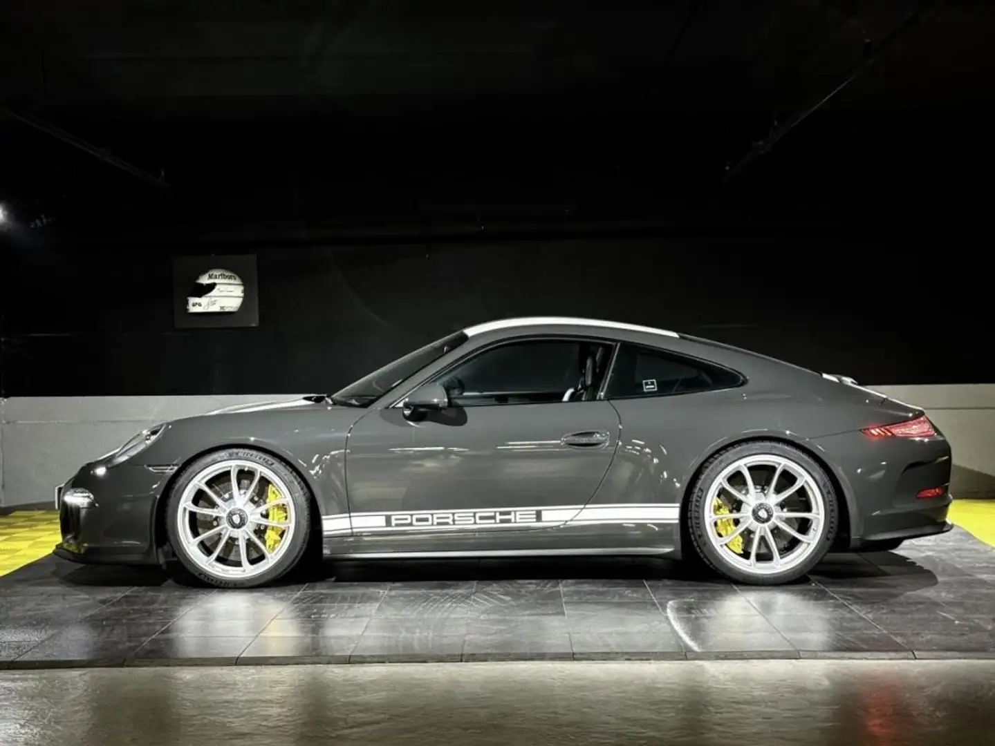Porsche 911 VII R - 2