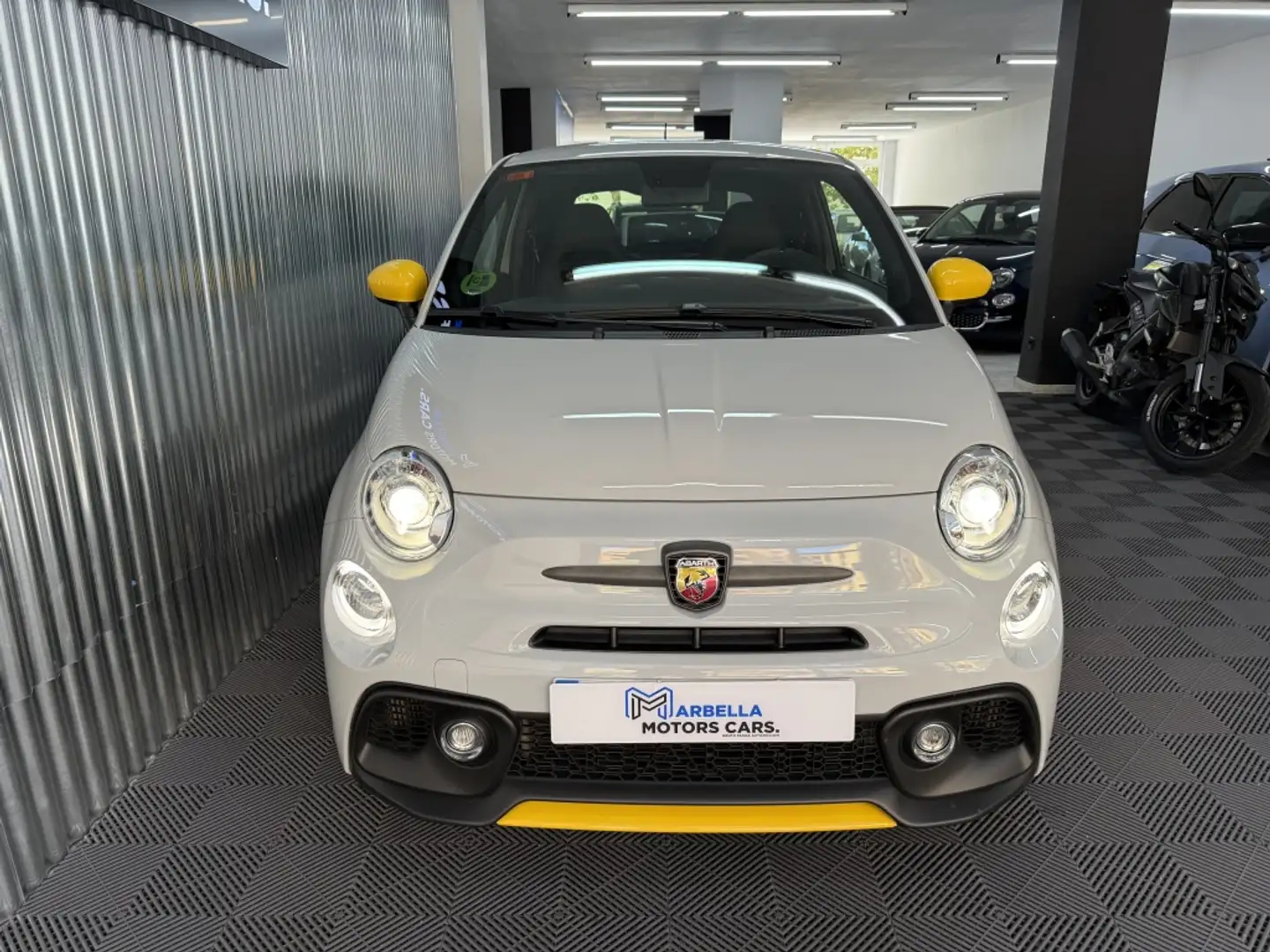 Abarth 595 1.4T JET ESSEESSE AUT. 132KW Gris - 2