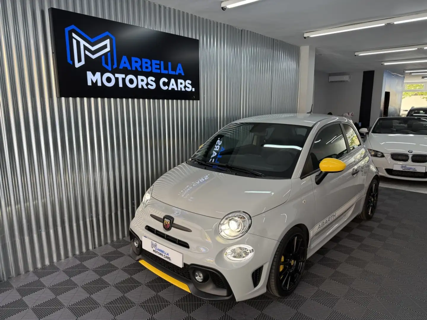 Abarth 595 1.4T JET ESSEESSE AUT. 132KW Gris - 1