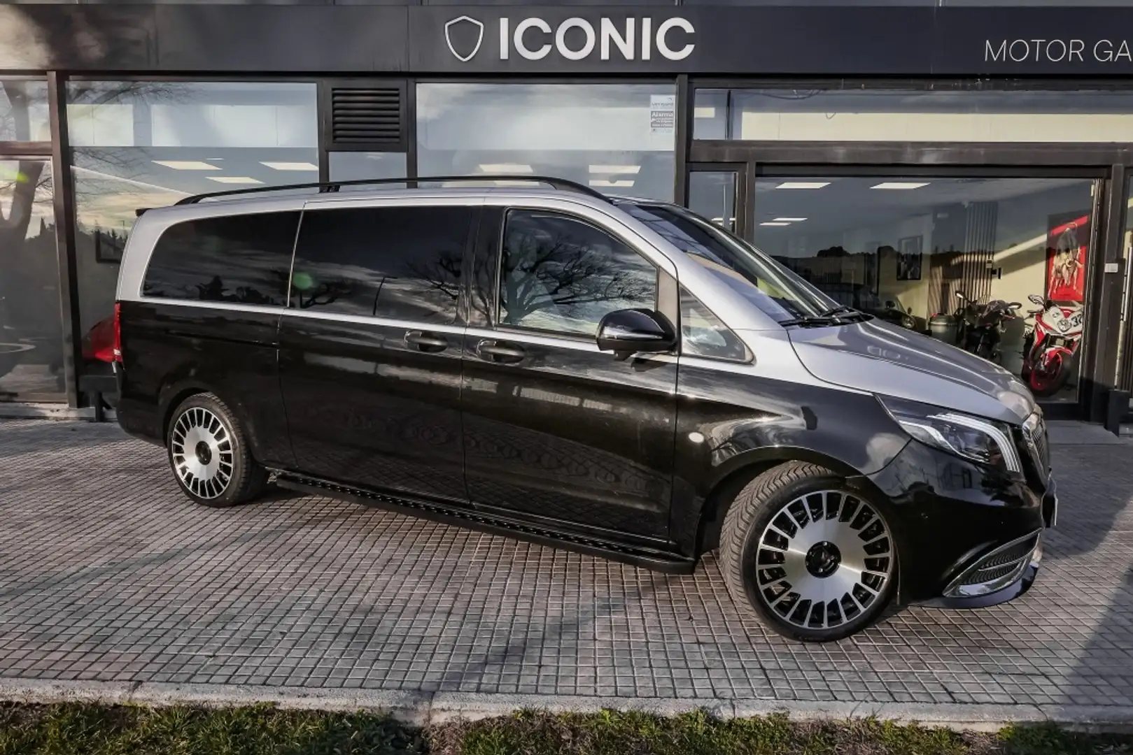 Mercedes-Benz Vito Mixto 119CDI Larga 9G-Tronic Schwarz - 1