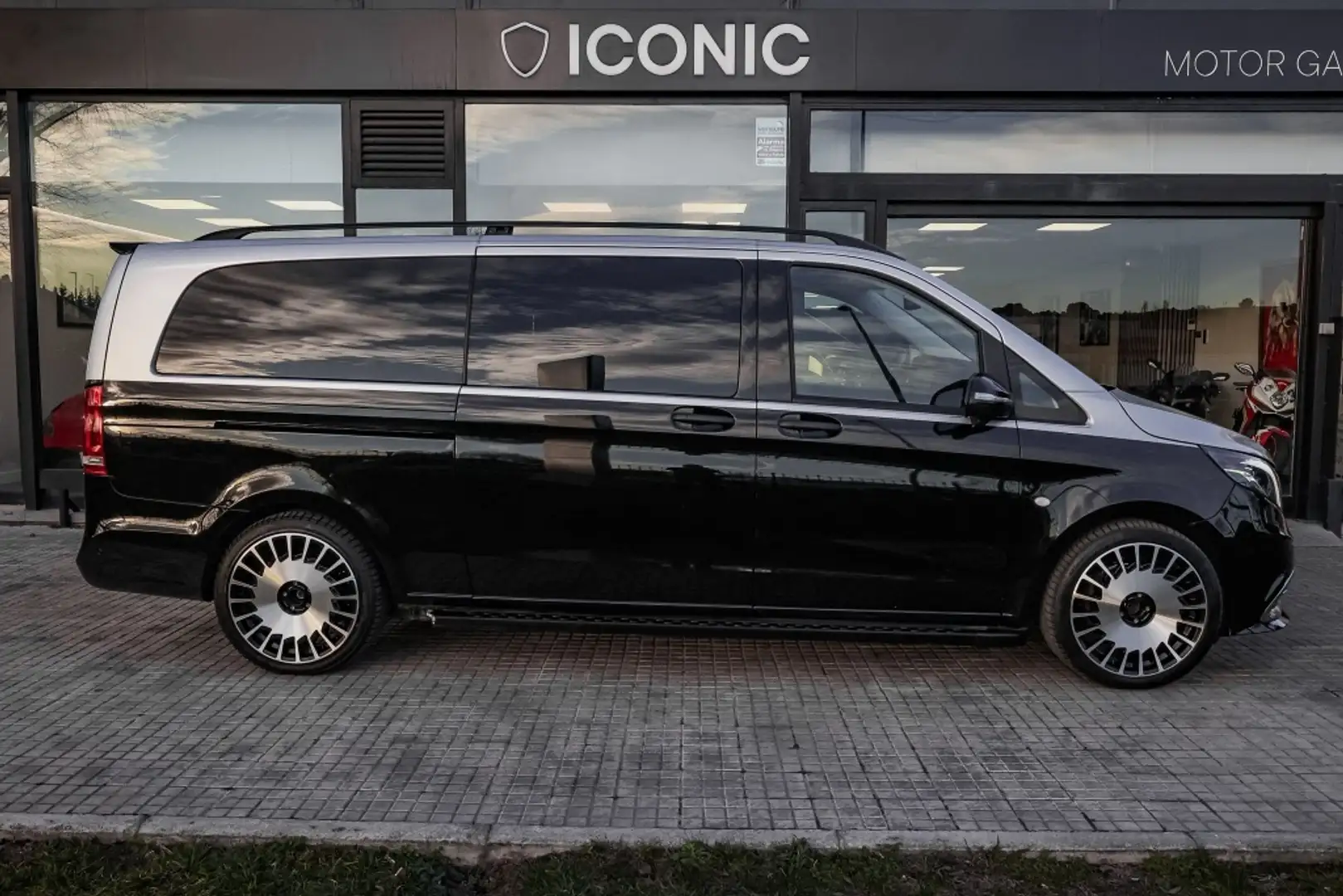 Mercedes-Benz Vito Mixto 119CDI Larga 9G-Tronic Schwarz - 2
