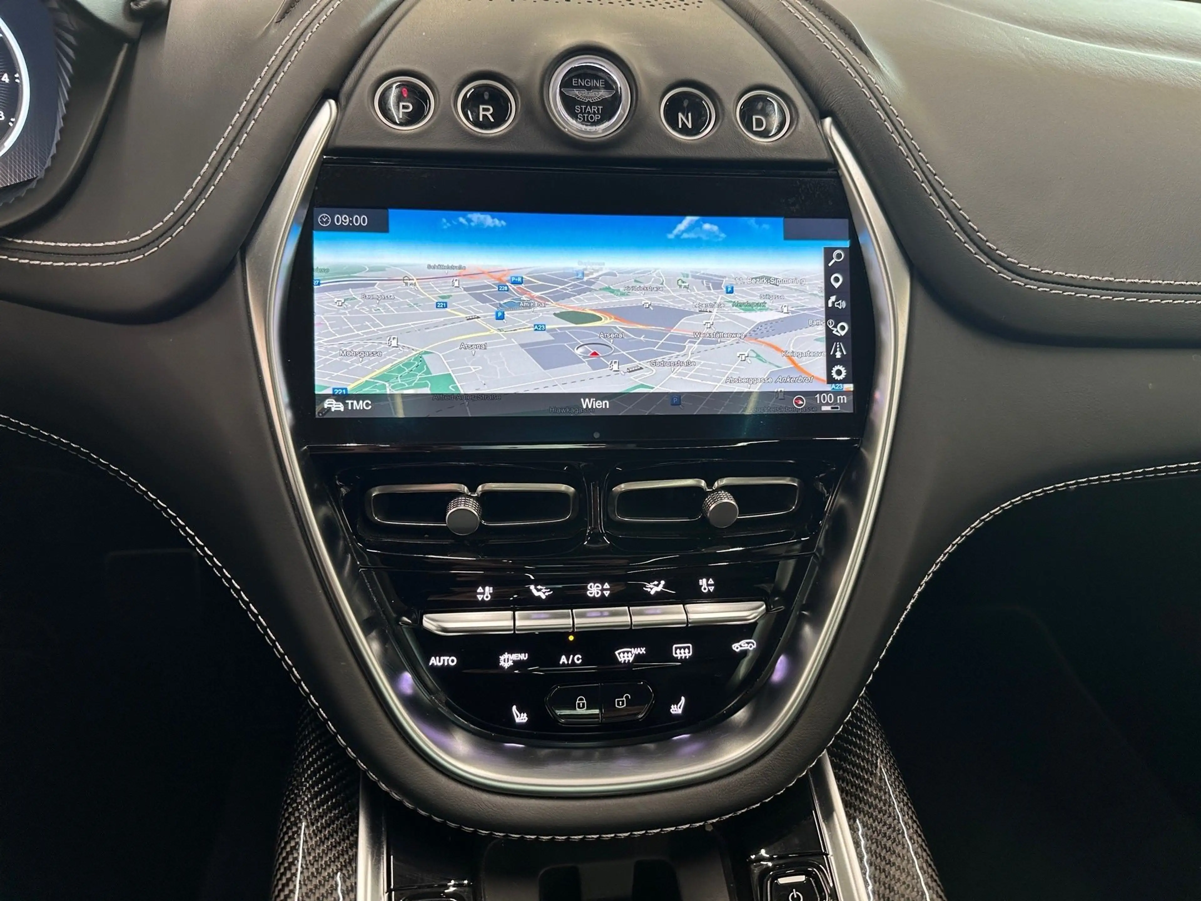 Aston Martin DBX 550 / Xenon Grey / Ö-Erstbesitz / — photo 11