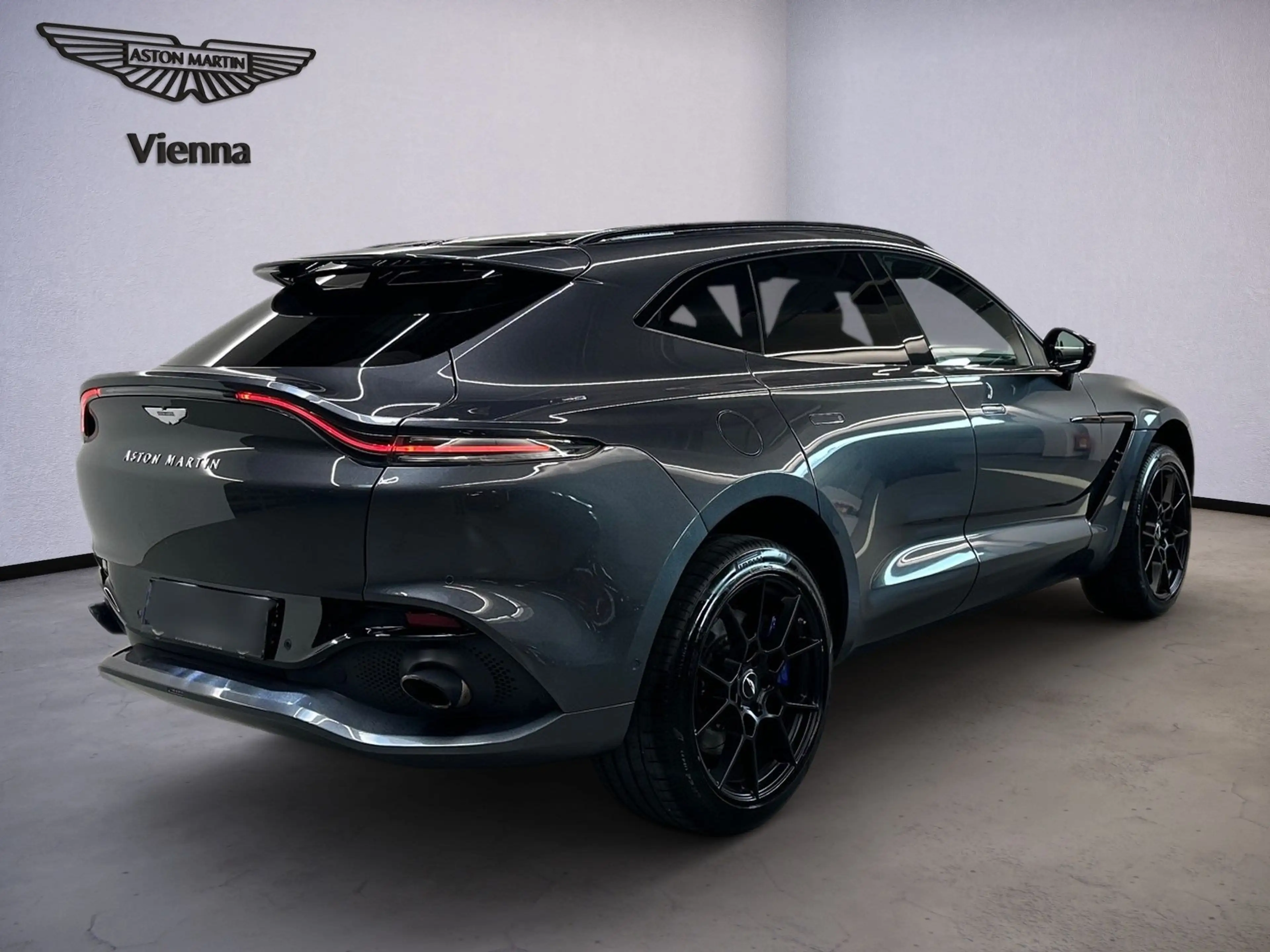 Aston Martin DBX 550 / Xenon Grey / Ö-Erstbesitz / — photo 3