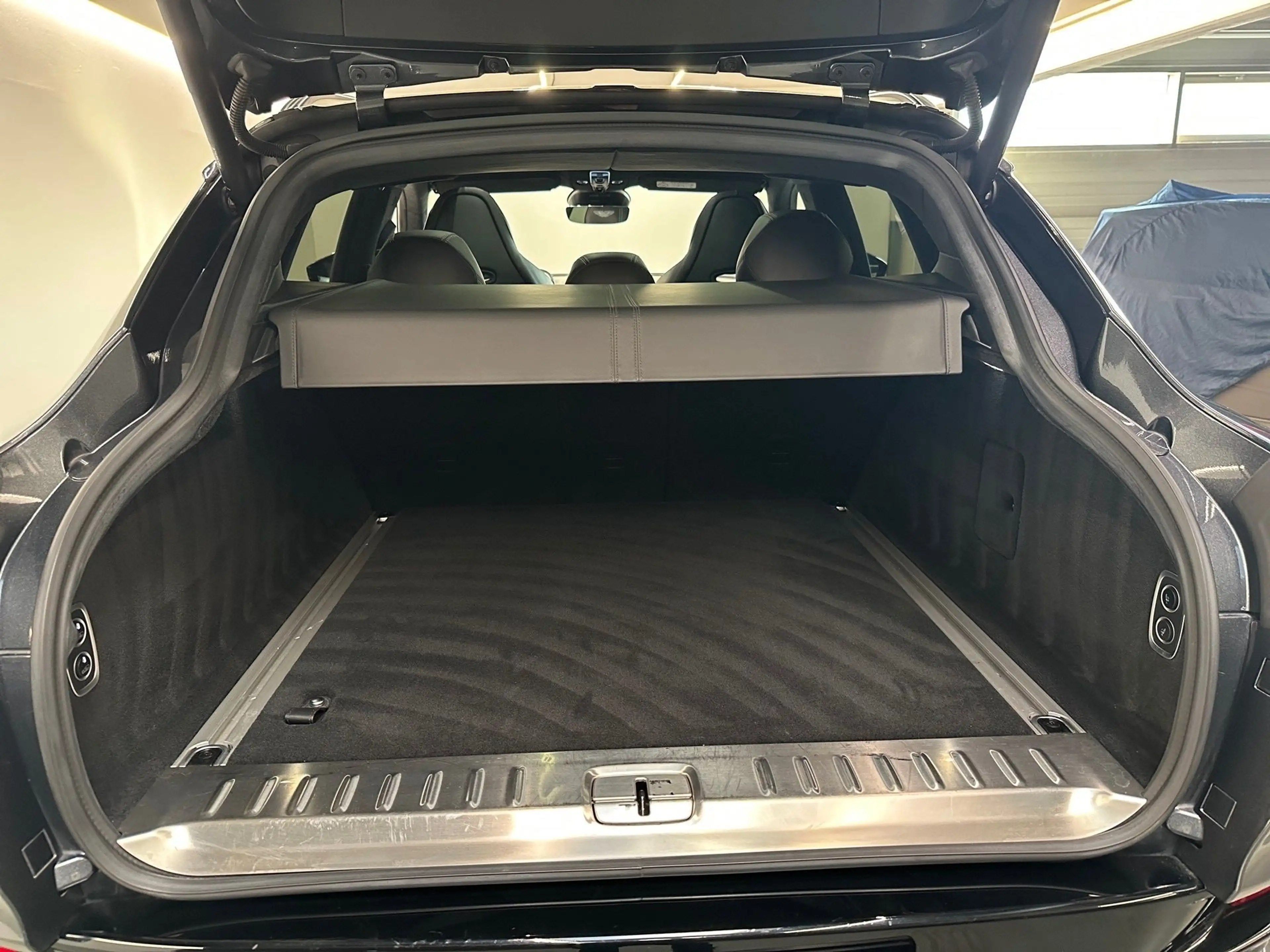 Aston Martin DBX 550 / Xenon Grey / Ö-Erstbesitz / — photo 13