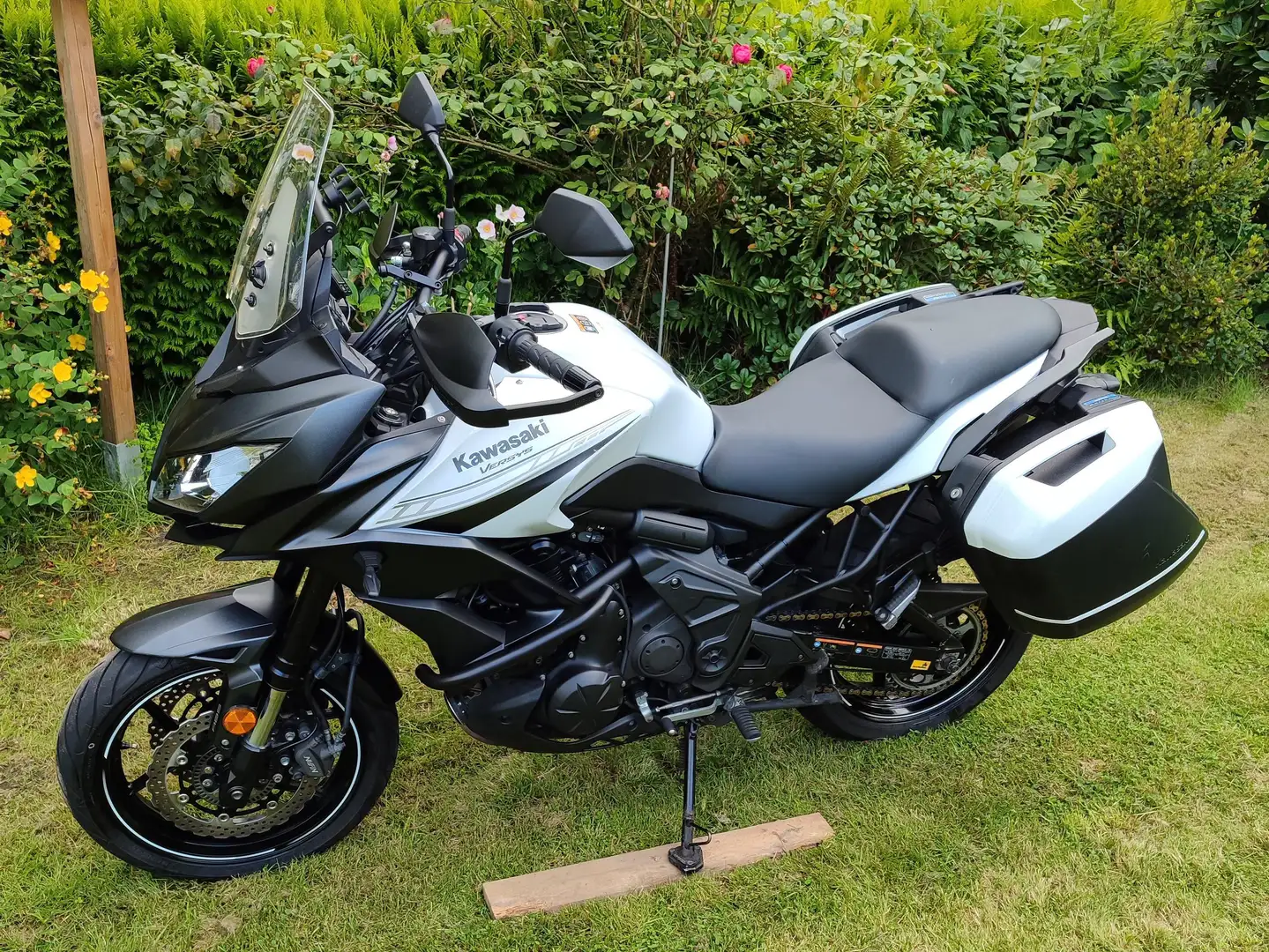 Kawasaki Versys 650 Grand Tourer Bianco - 1
